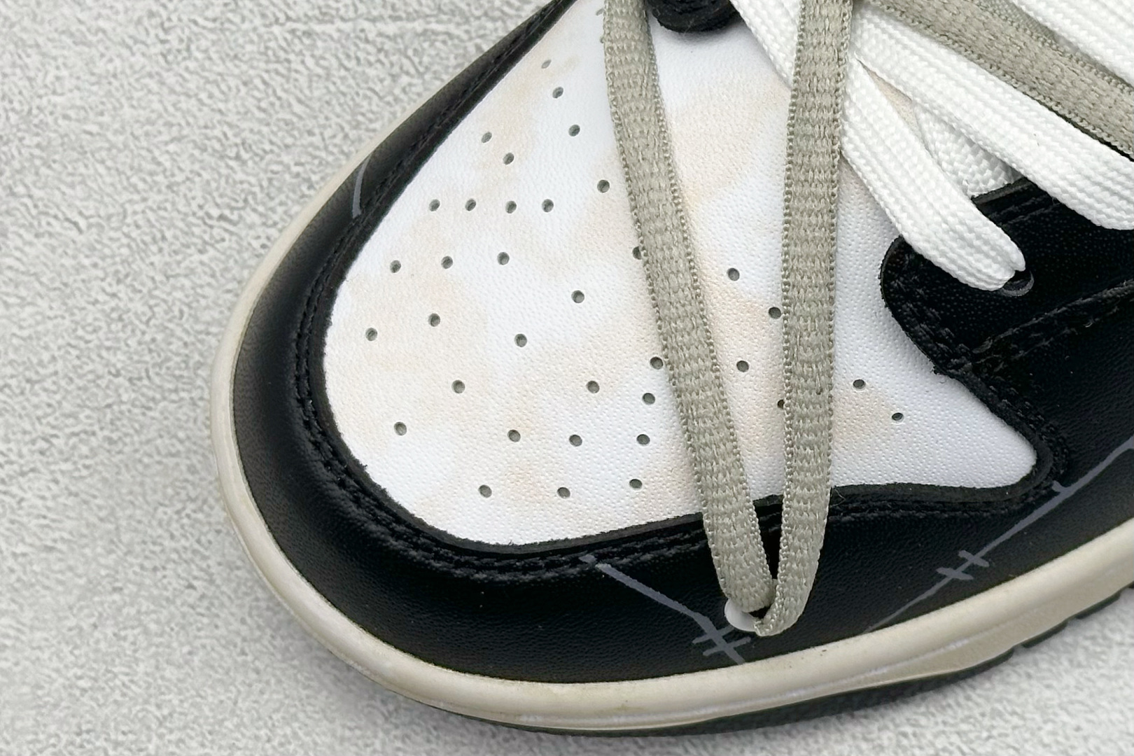  终端放店
FS版 Nike SB Dunk Low 罗宾森
纯原大厂出品 极力推荐
原装头层材料 独家