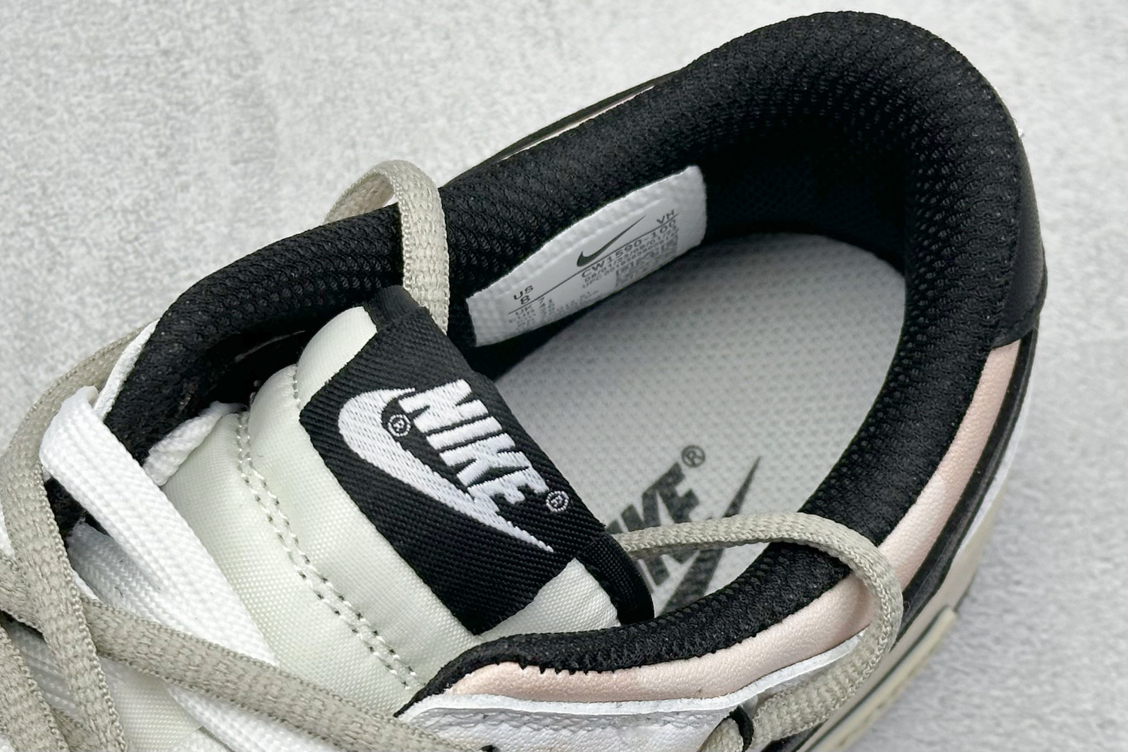  终端放店
FS版 Nike SB Dunk Low 罗宾森
纯原大厂出品 极力推荐
原装头层材料 独家