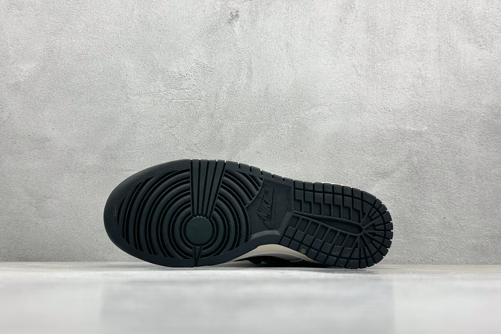  终端放店
FS版 Nike SB Dunk Low 罗宾森
纯原大厂出品 极力推荐
原装头层材料 独家