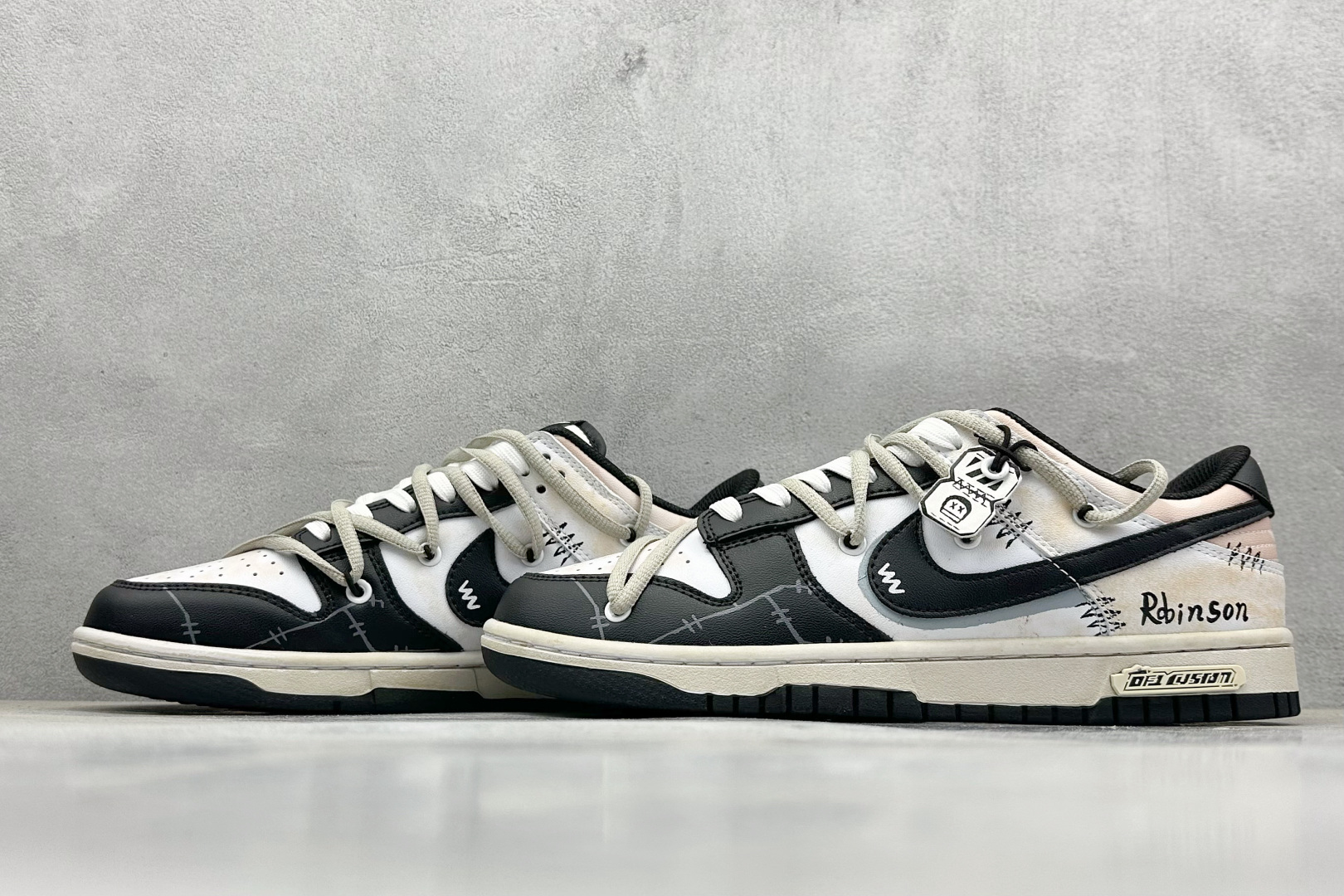  终端放店
FS版 Nike SB Dunk Low 罗宾森
纯原大厂出品 极力推荐
原装头层材料 独家