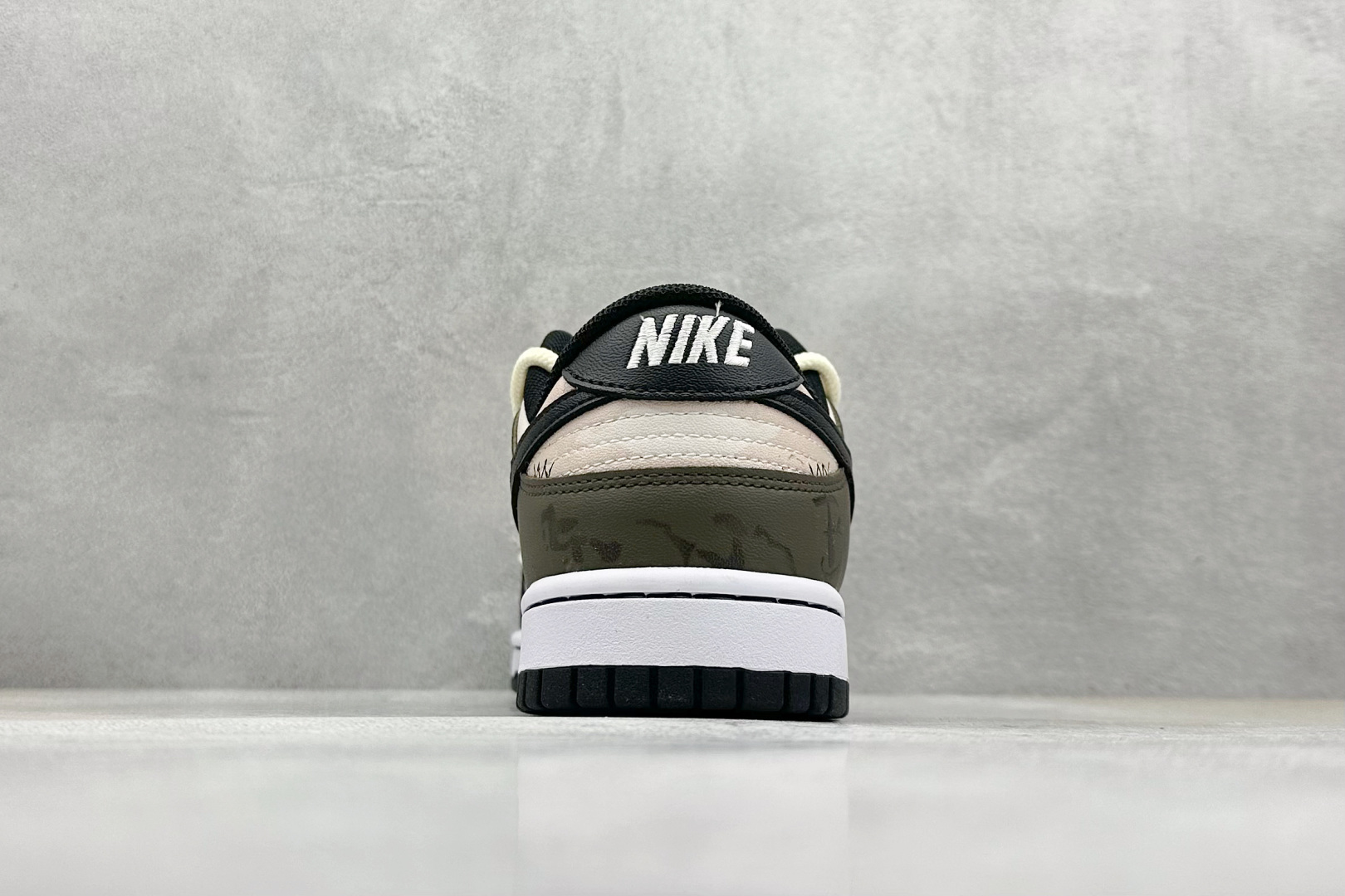  终端放店
FS版 Nike SB Dunk Low 布偶熊
纯原大厂出品 极力推荐
原装头层材料 独家