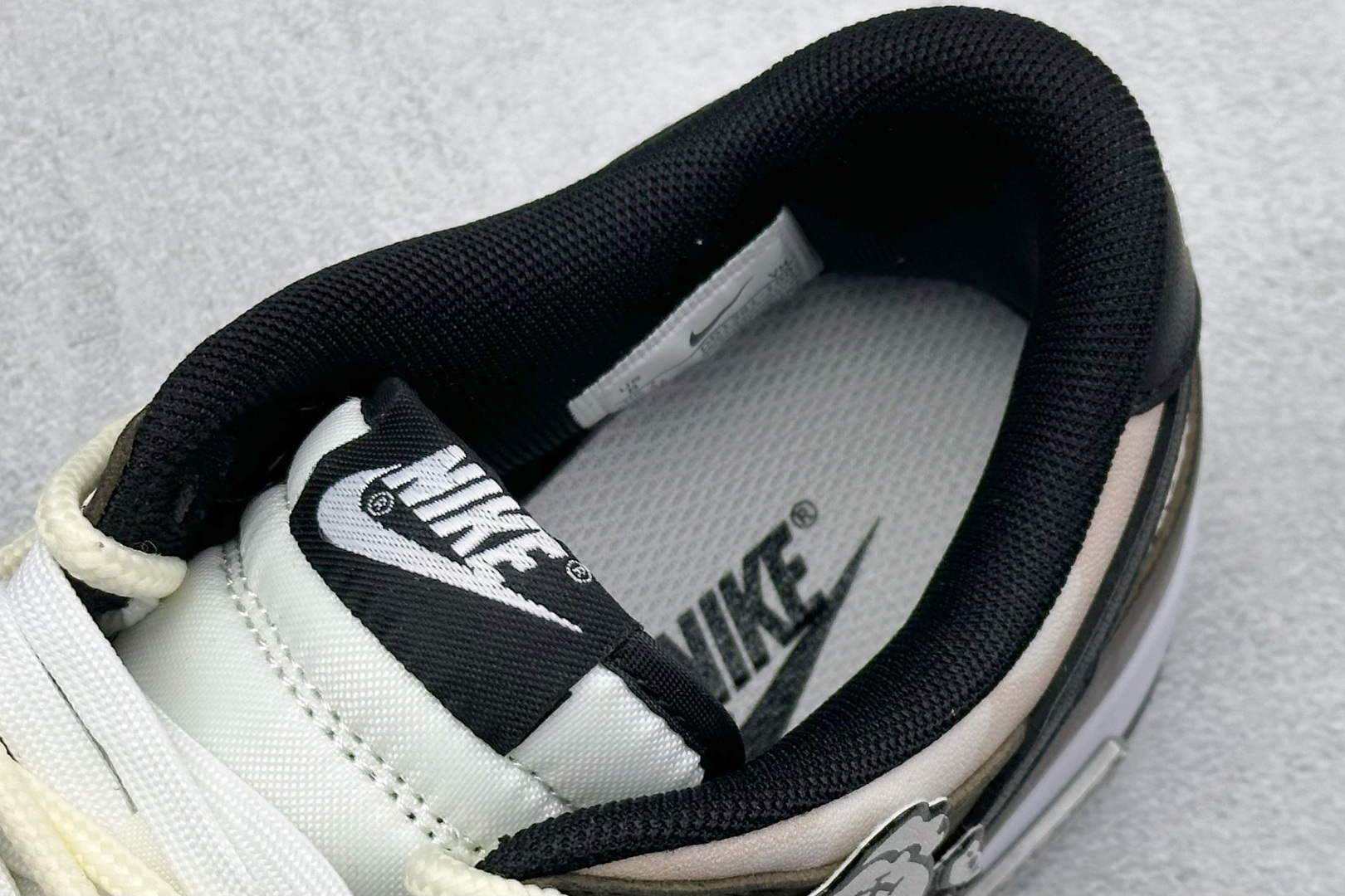  终端放店
FS版 Nike SB Dunk Low 布偶熊
纯原大厂出品 极力推荐
原装头层材料 独家