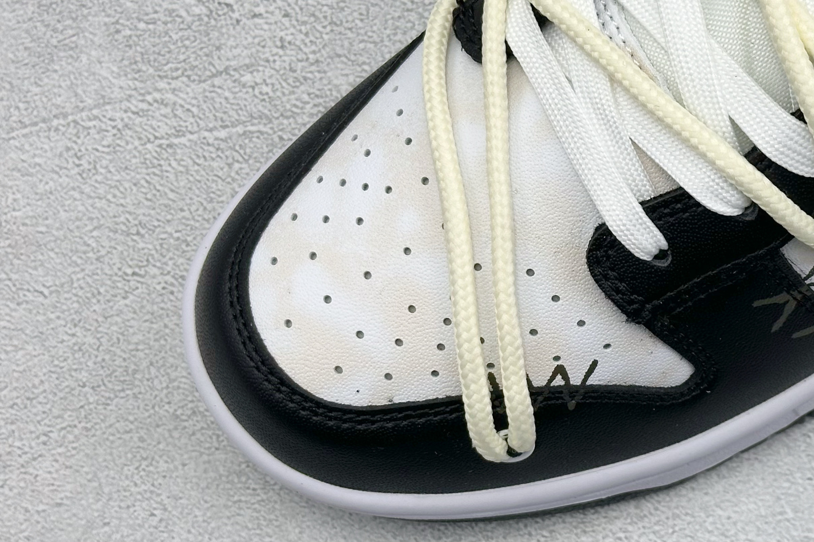  终端放店
FS版 Nike SB Dunk Low 布偶熊
纯原大厂出品 极力推荐
原装头层材料 独家