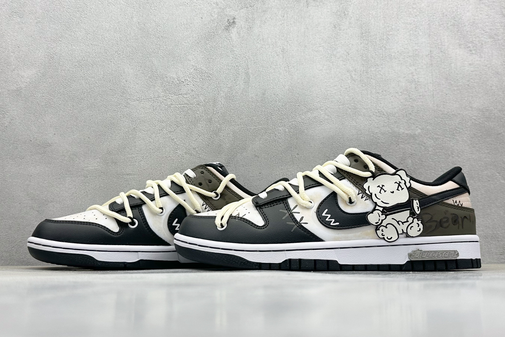  终端放店
FS版 Nike SB Dunk Low 布偶熊
纯原大厂出品 极力推荐
原装头层材料 独家