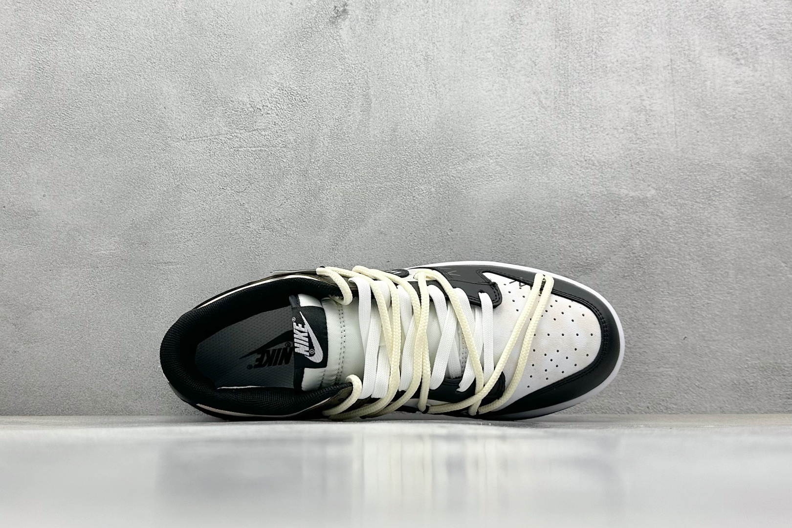  终端放店
FS版 Nike SB Dunk Low 布偶熊
纯原大厂出品 极力推荐
原装头层材料 独家