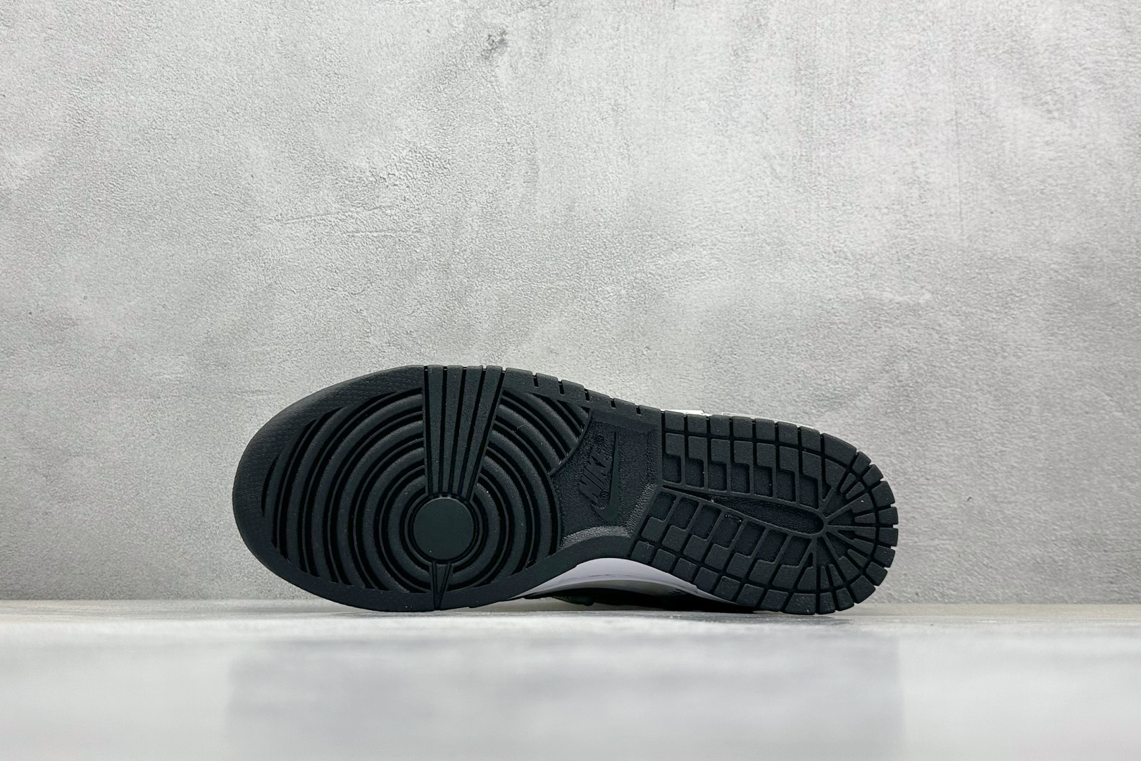  终端放店
FS版 Nike SB Dunk Low 布偶熊
纯原大厂出品 极力推荐
原装头层材料 独家