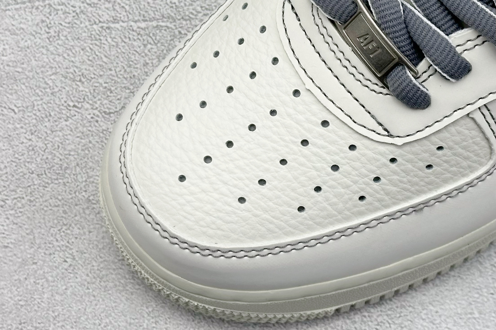  终端放店
SC版 Nike Air Force 1 Low 07 白灰小钩
原楦头原纸板 打造纯正低帮