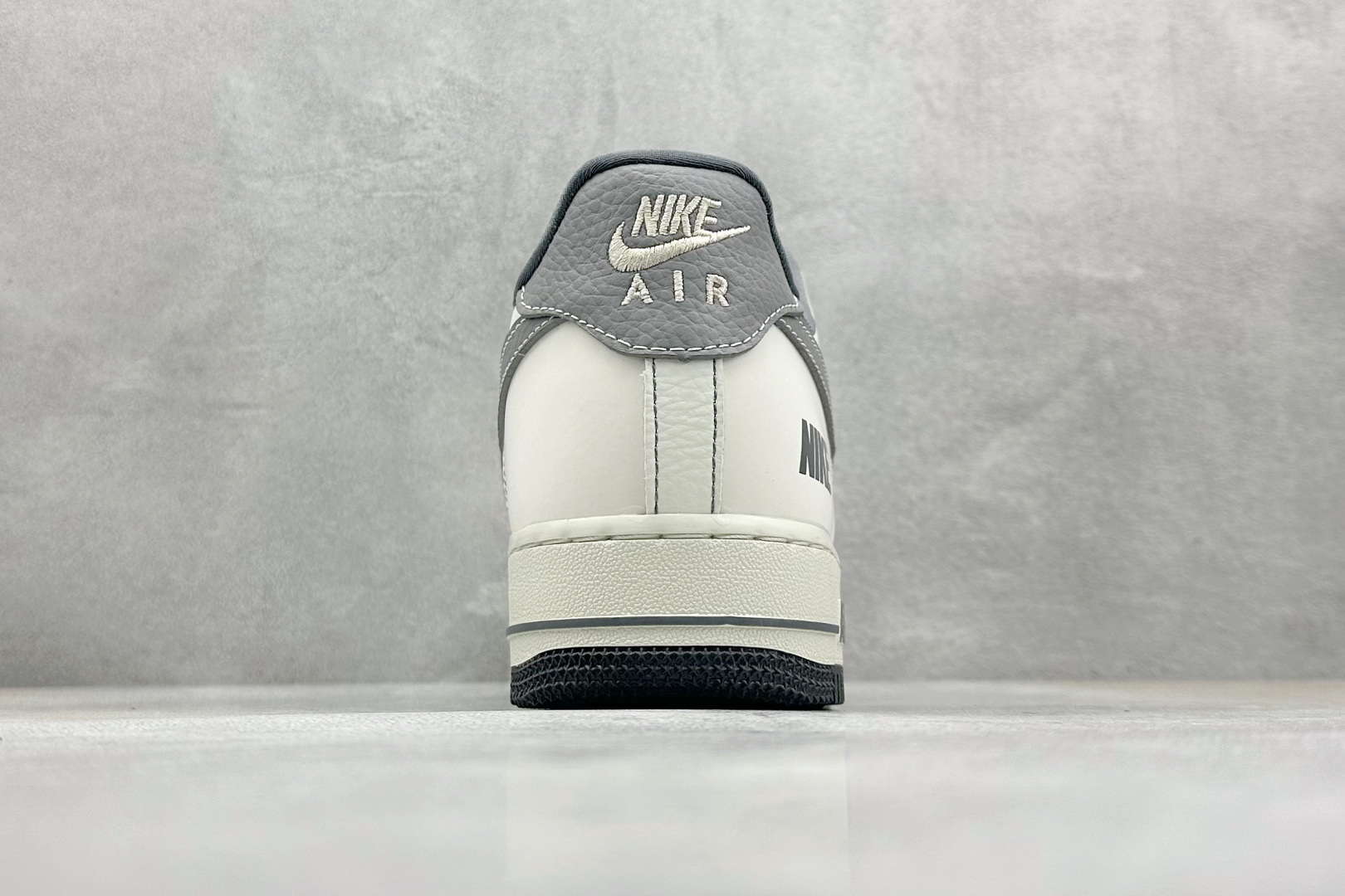  终端放店
SC版 Nike Air Force 1 Low 07 白灰小钩
原楦头原纸板 打造纯正低帮