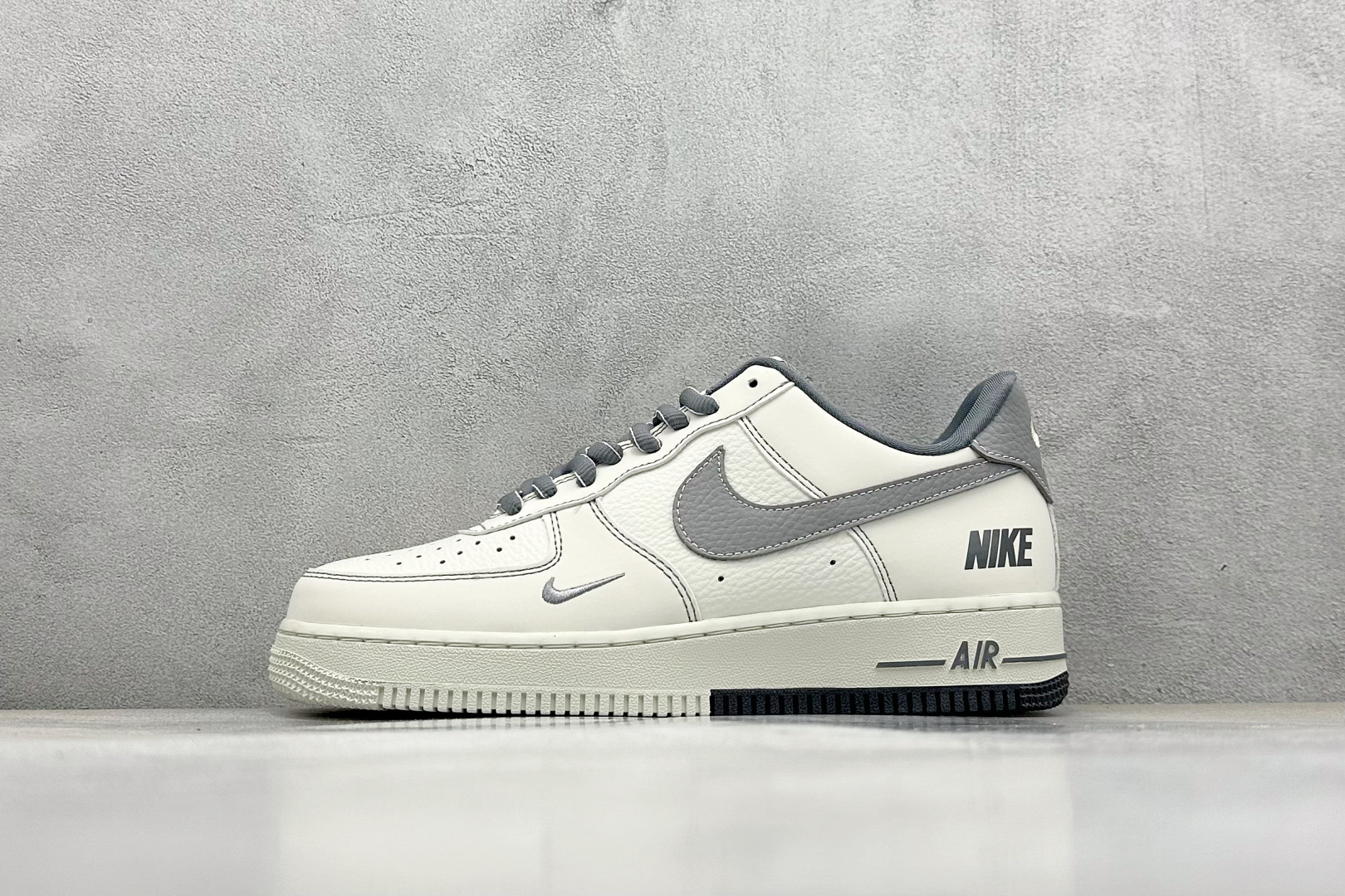  终端放店
SC版 Nike Air Force 1 Low 07 白灰小钩
原楦头原纸板 打造纯正低帮