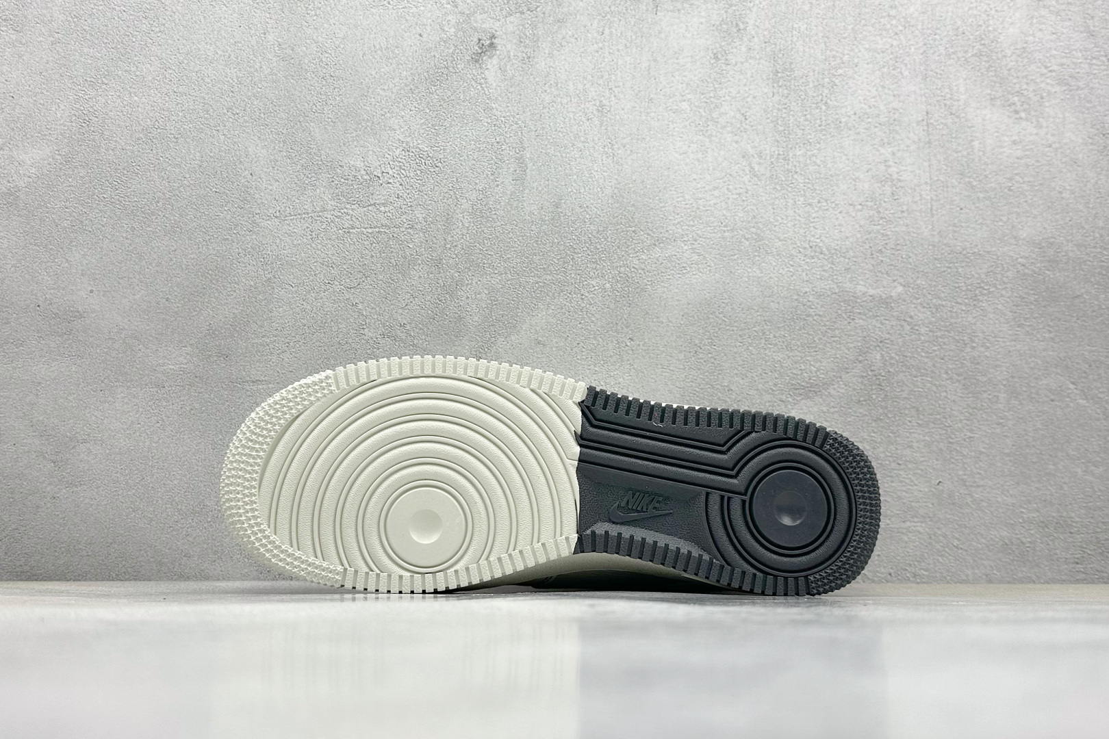  终端放店
SC版 Nike Air Force 1 Low 07 白灰小钩
原楦头原纸板 打造纯正低帮