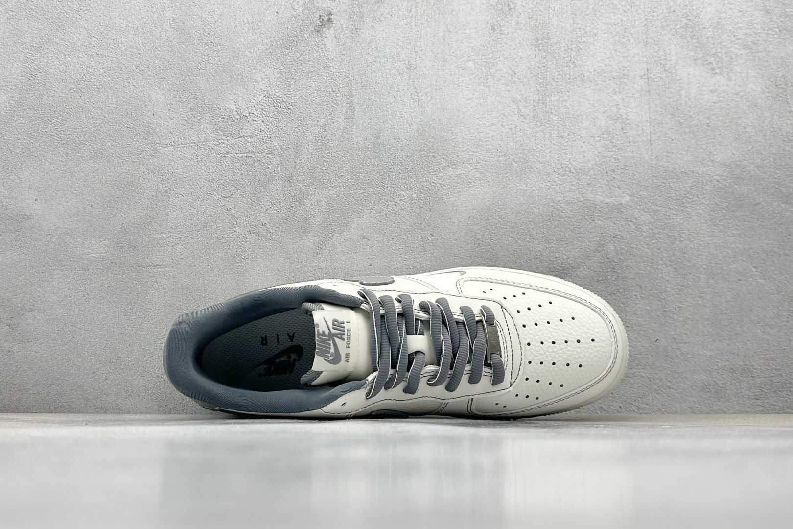  终端放店
SC版 Nike Air Force 1 Low 07 白灰小钩
原楦头原纸板 打造纯正低帮