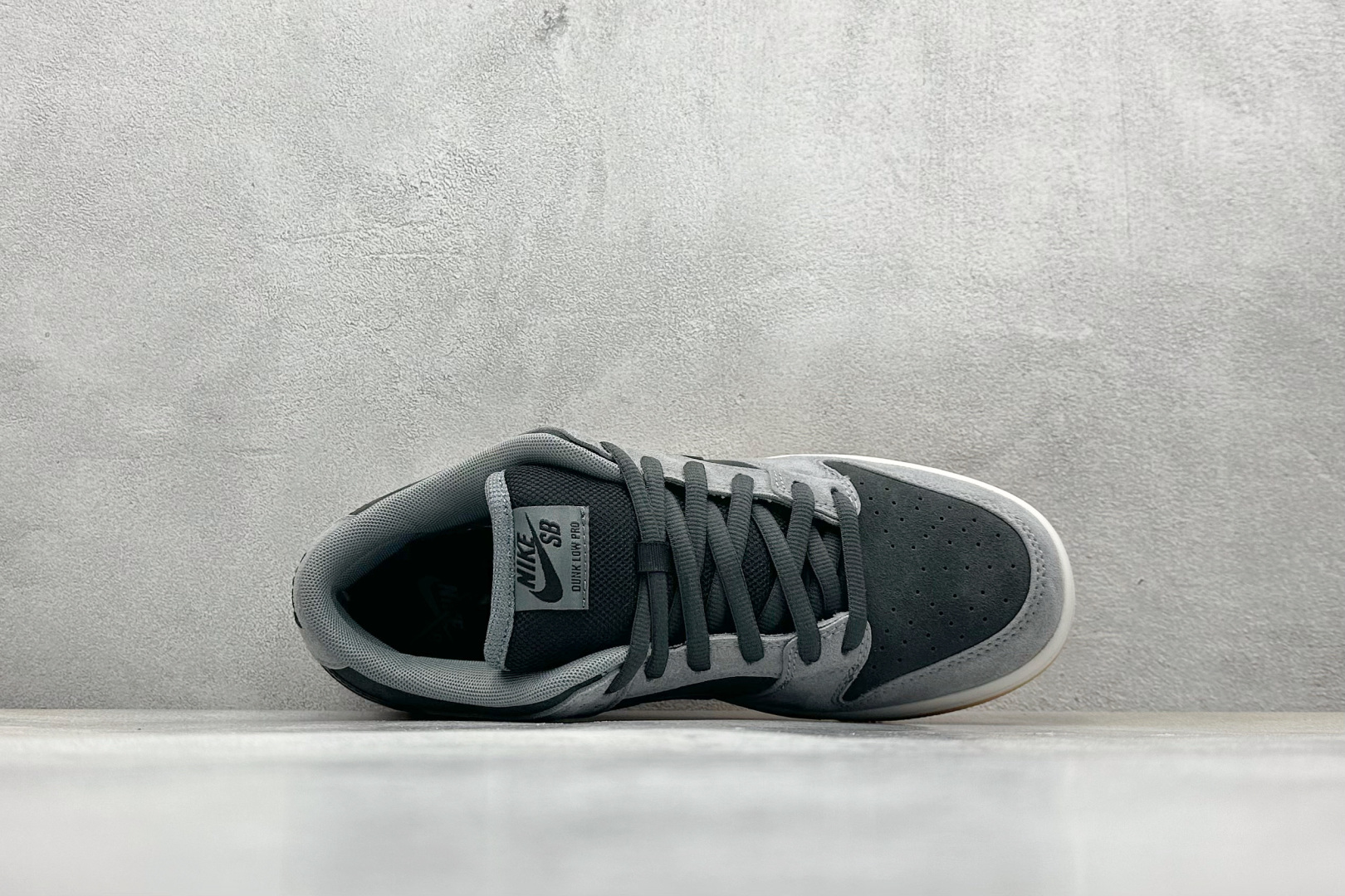  终端放店
YH版 Nike Dunk SB Low 灰生胶 
纯原大厂出品 极力推荐 
原装头层材料 
