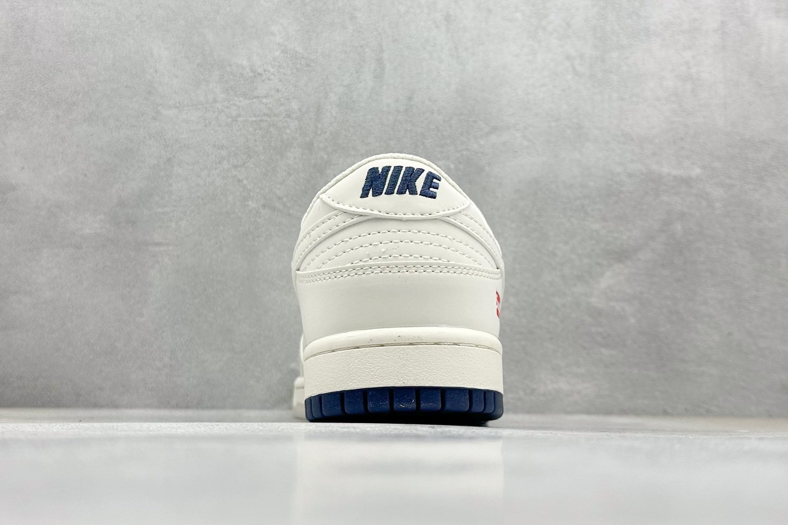  终端放店
XC版 Nike SB Dunk Low x Supreme 米白三小钩
纯原大厂出品 极力