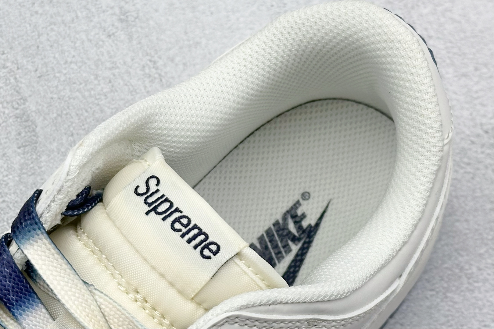  终端放店
XC版 Nike SB Dunk Low x Supreme 米白三小钩
纯原大厂出品 极力