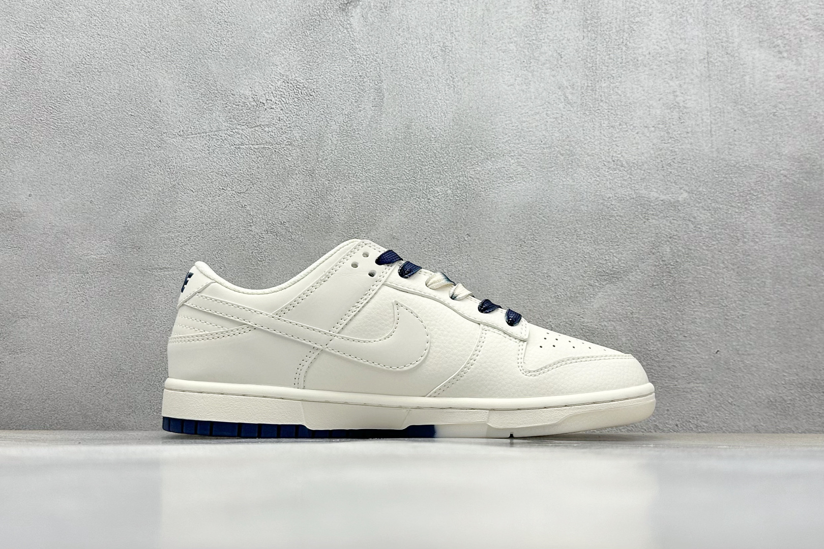  终端放店
XC版 Nike SB Dunk Low x Supreme 米白三小钩
纯原大厂出品 极力
