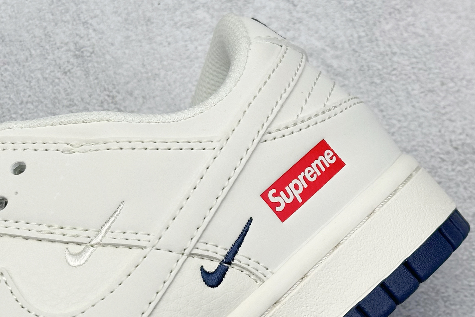  终端放店
XC版 Nike SB Dunk Low x Supreme 米白三小钩
纯原大厂出品 极力