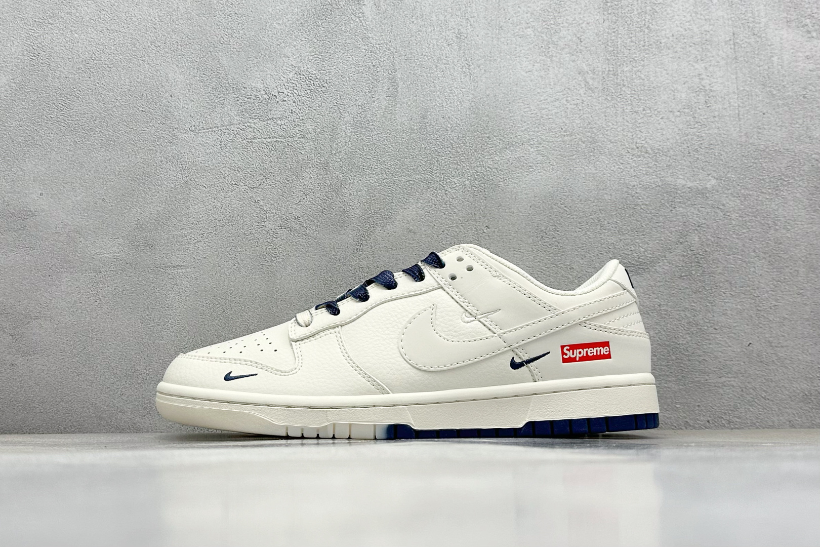  终端放店
XC版 Nike SB Dunk Low x Supreme 米白三小钩
纯原大厂出品 极力