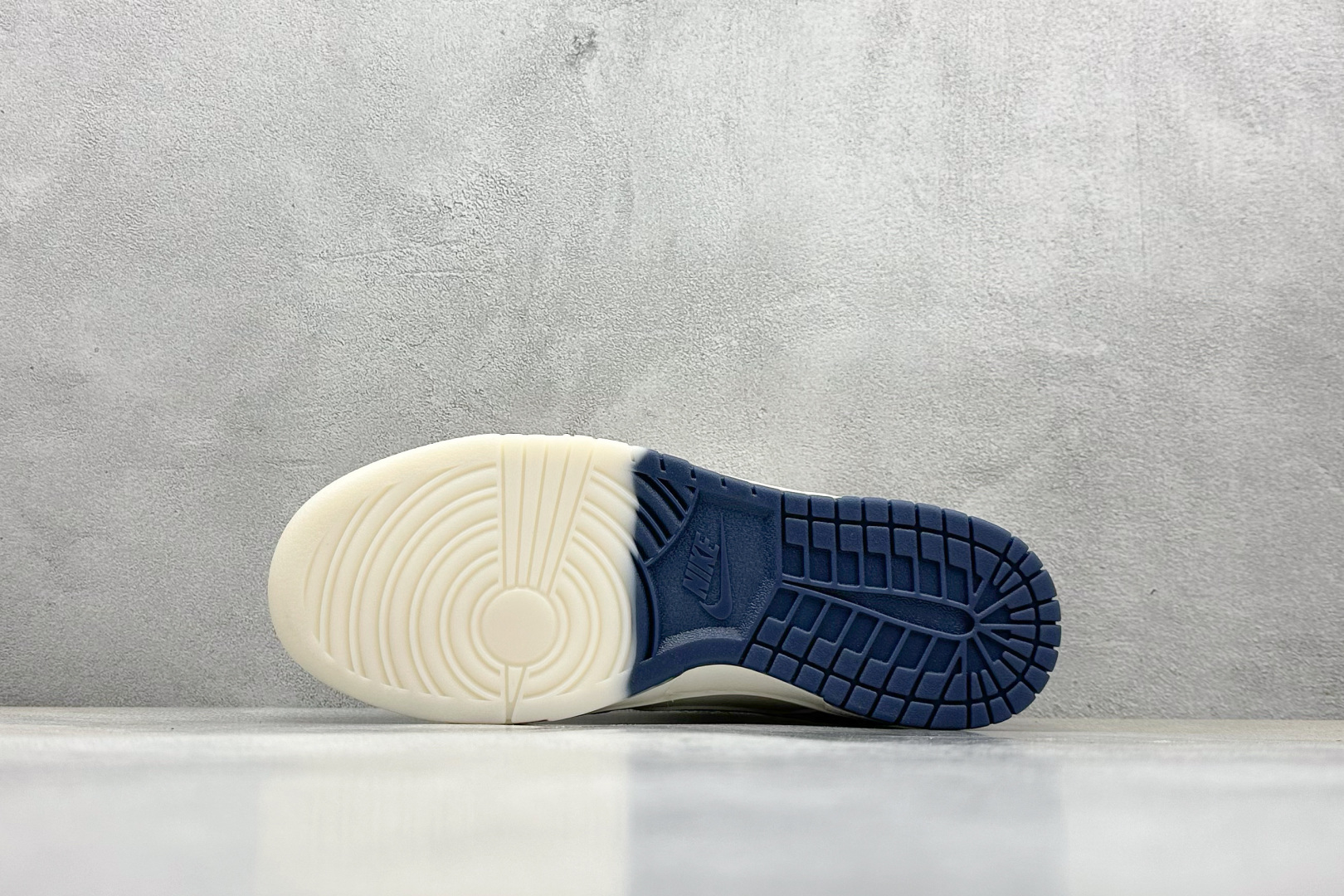  终端放店
XC版 Nike SB Dunk Low x Supreme 米白三小钩
纯原大厂出品 极力