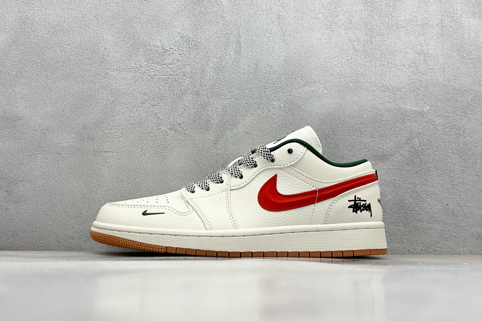  终端放店
XC版 Air Jordan 1 Low AJ1 乔1 斯图西联名 米红立体勾 高端定制 低