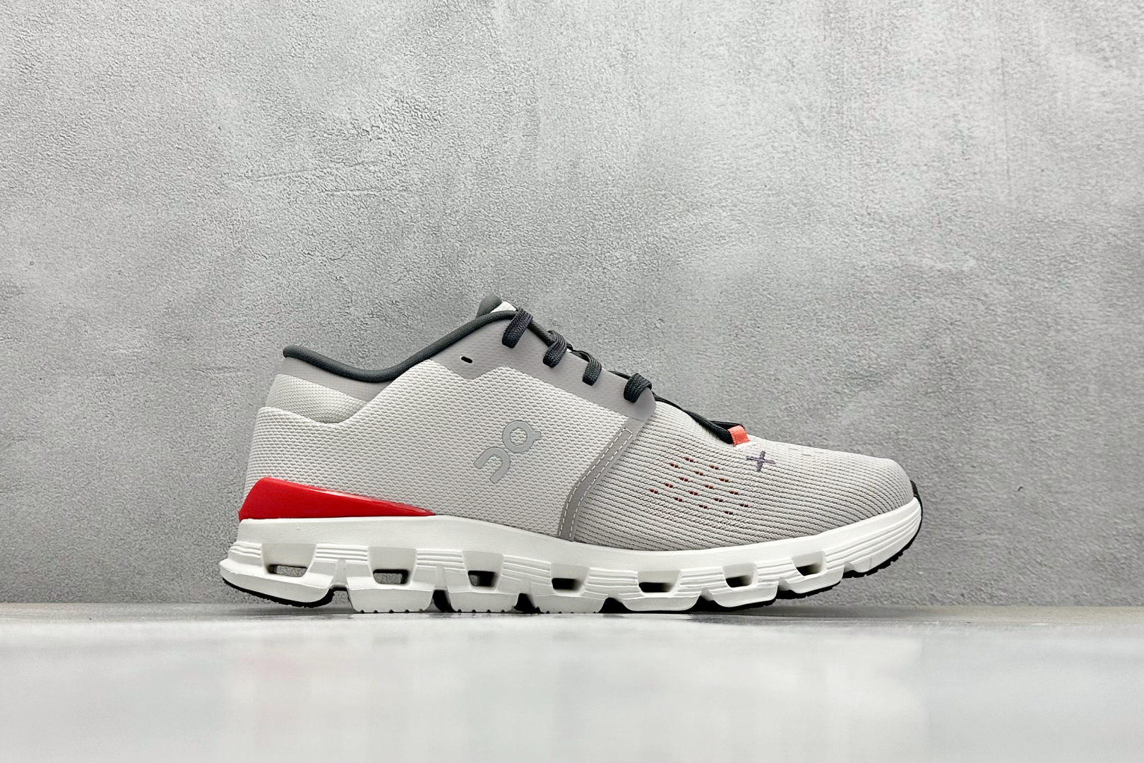  终端放店
GX版 On昂跑 Cloudtilt Loewe 4
户外街头机能风跑步鞋
Cloud Hi