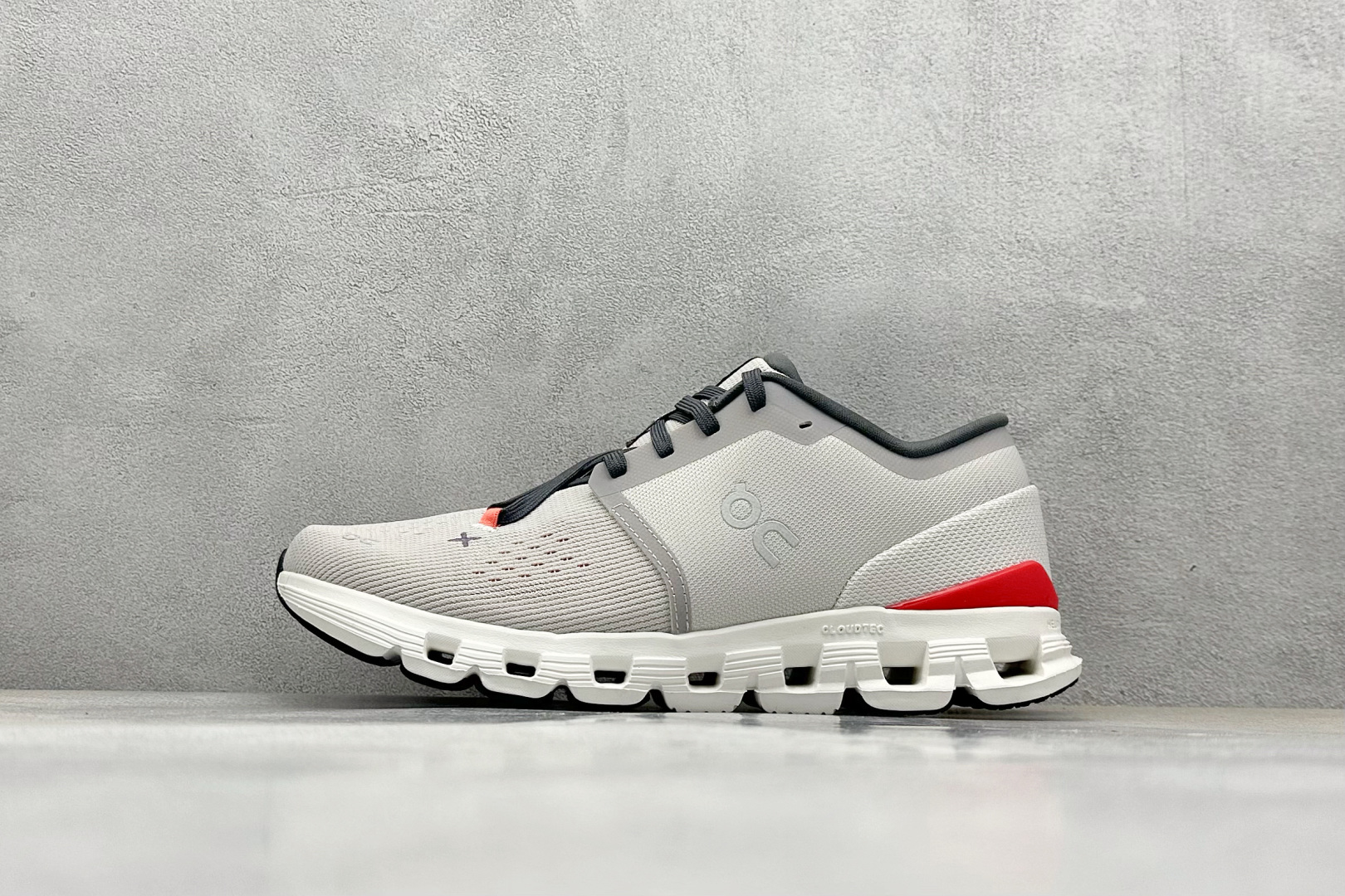  终端放店
GX版 On昂跑 Cloudtilt Loewe 4
户外街头机能风跑步鞋
Cloud Hi