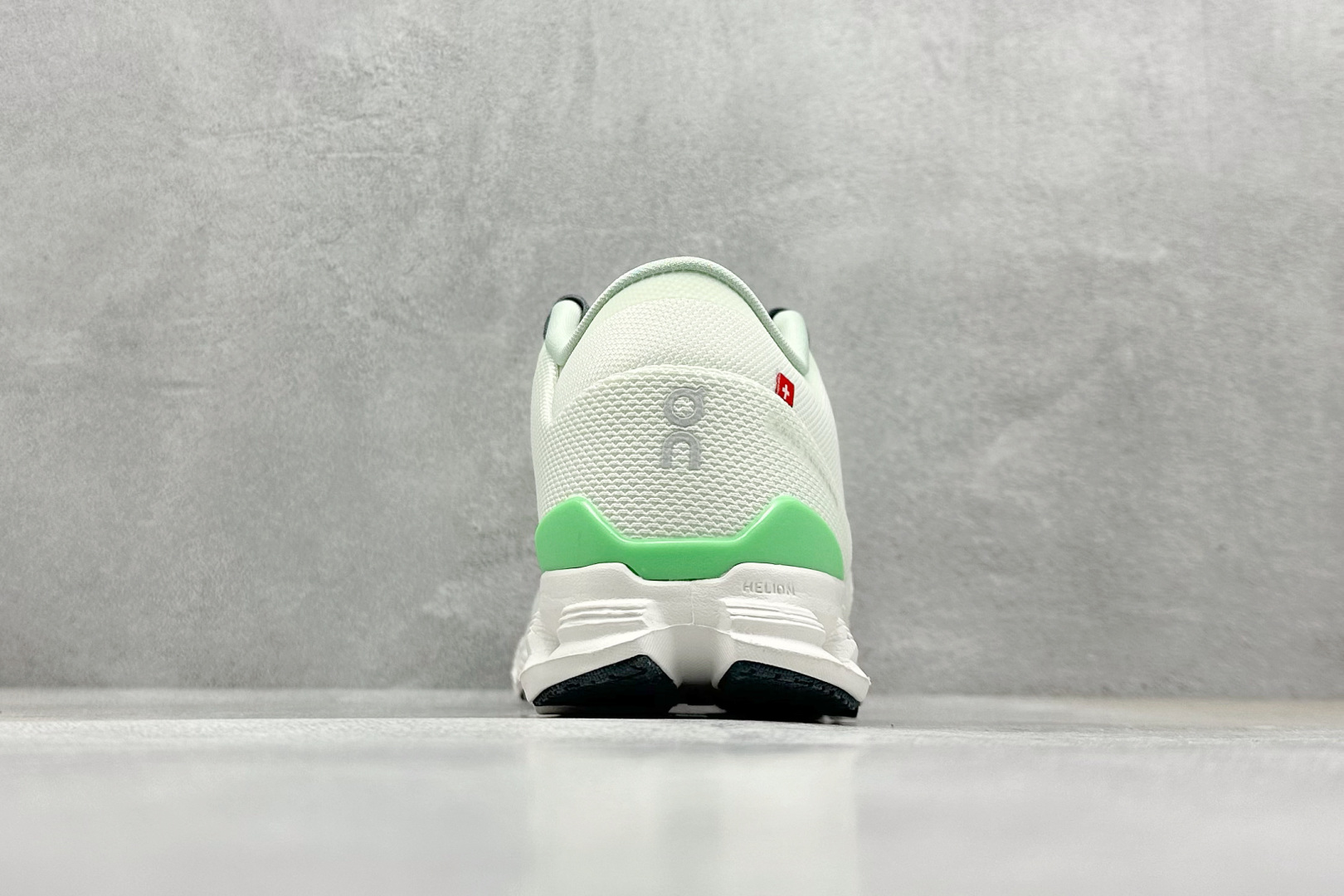  终端放店
GX版 On昂跑 Cloudtilt Loewe 4
户外街头机能风跑步鞋
Cloud Hi