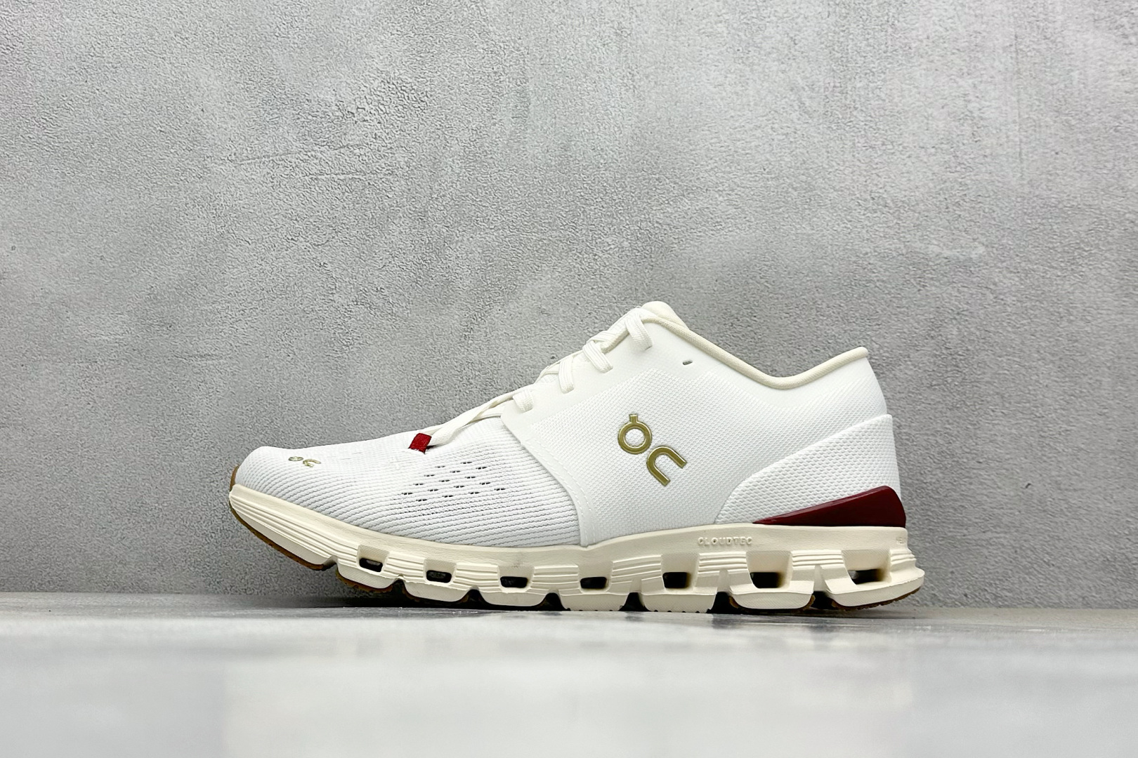  终端放店
GX版 On昂跑 Cloudtilt Loewe 4
户外街头机能风跑步鞋
Cloud Hi