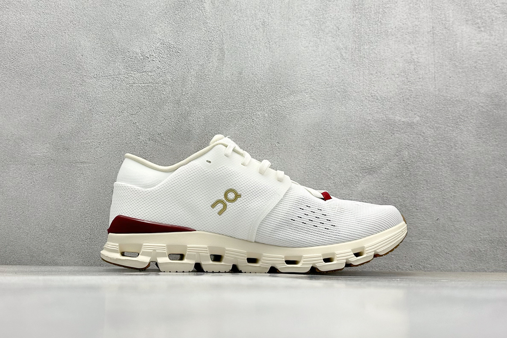  终端放店
GX版 On昂跑 Cloudtilt Loewe 4
户外街头机能风跑步鞋
Cloud Hi