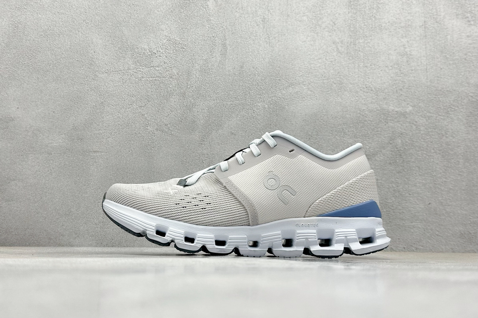  终端放店
GX版 On昂跑 Cloudtilt Loewe 4
户外街头机能风跑步鞋
Cloud Hi