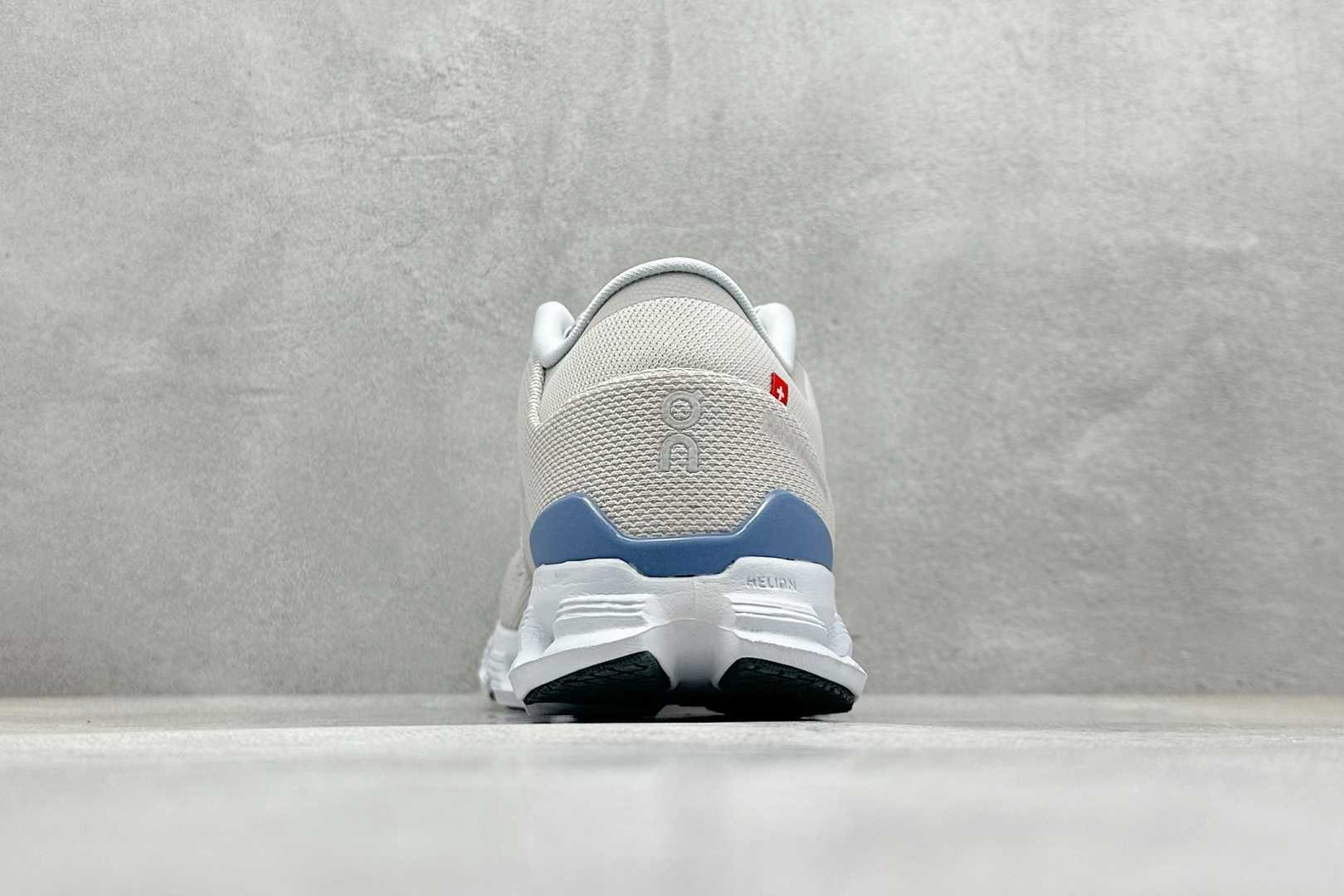  终端放店
GX版 On昂跑 Cloudtilt Loewe 4
户外街头机能风跑步鞋
Cloud Hi