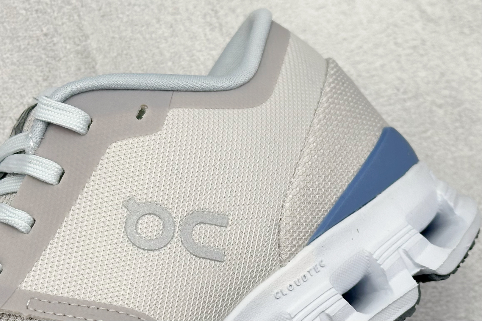  终端放店
GX版 On昂跑 Cloudtilt Loewe 4
户外街头机能风跑步鞋
Cloud Hi