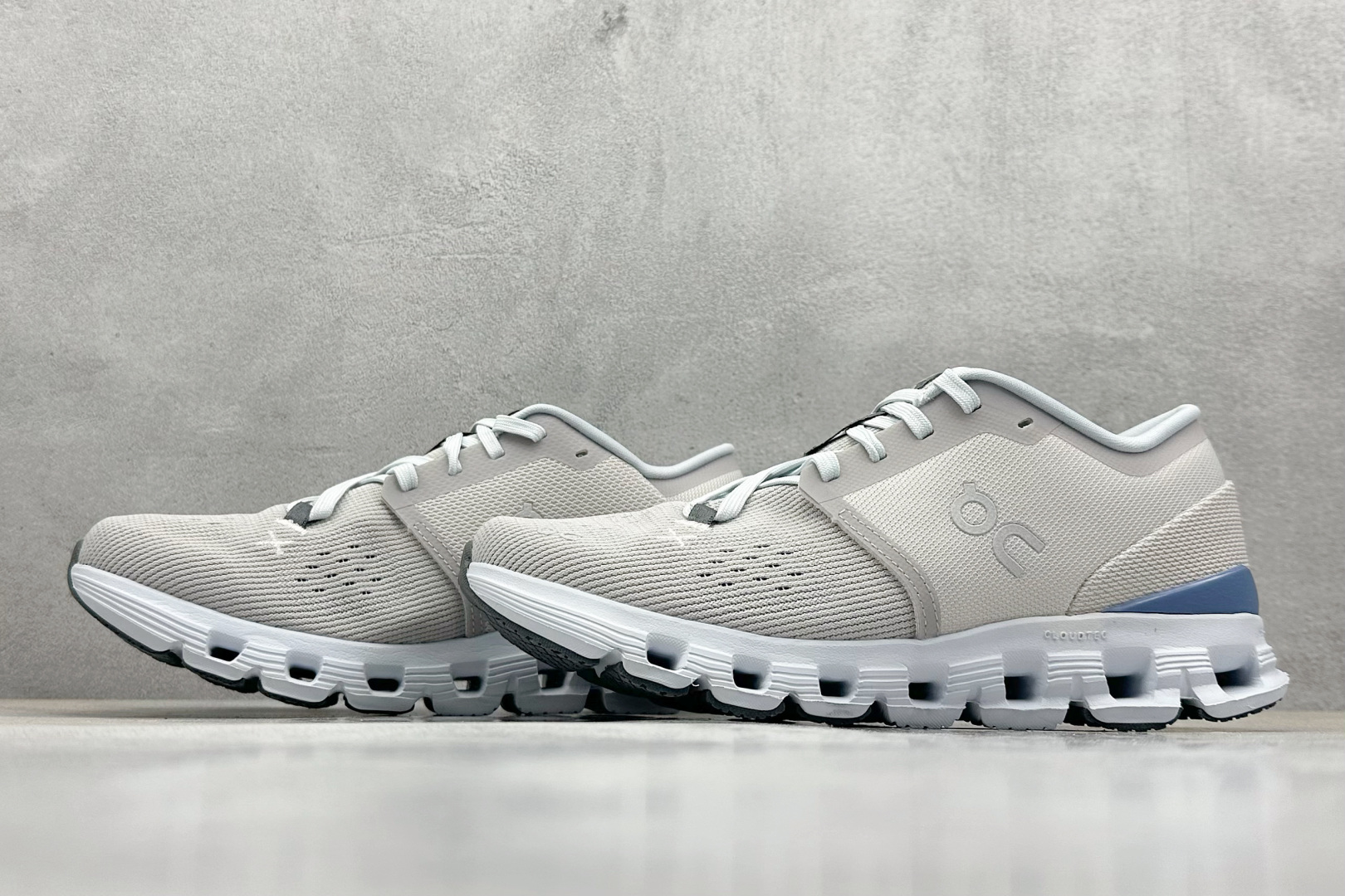  终端放店
GX版 On昂跑 Cloudtilt Loewe 4
户外街头机能风跑步鞋
Cloud Hi