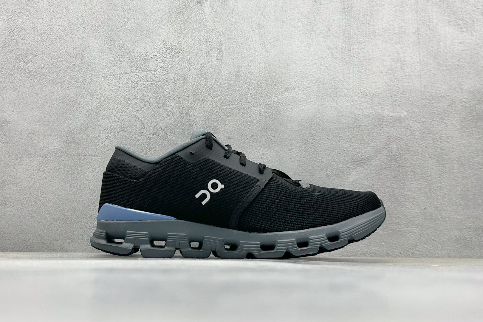 终端放店
GX版 On昂跑 Cloudtilt Loewe 4
户外街头机能风跑步鞋
Cloud Hi