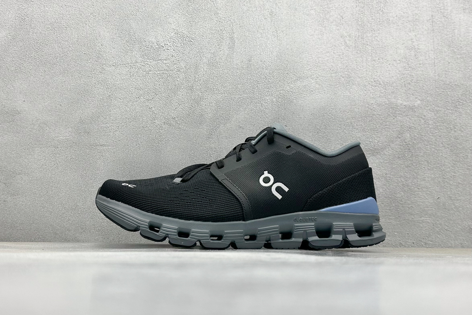  终端放店
GX版 On昂跑 Cloudtilt Loewe 4
户外街头机能风跑步鞋
Cloud Hi