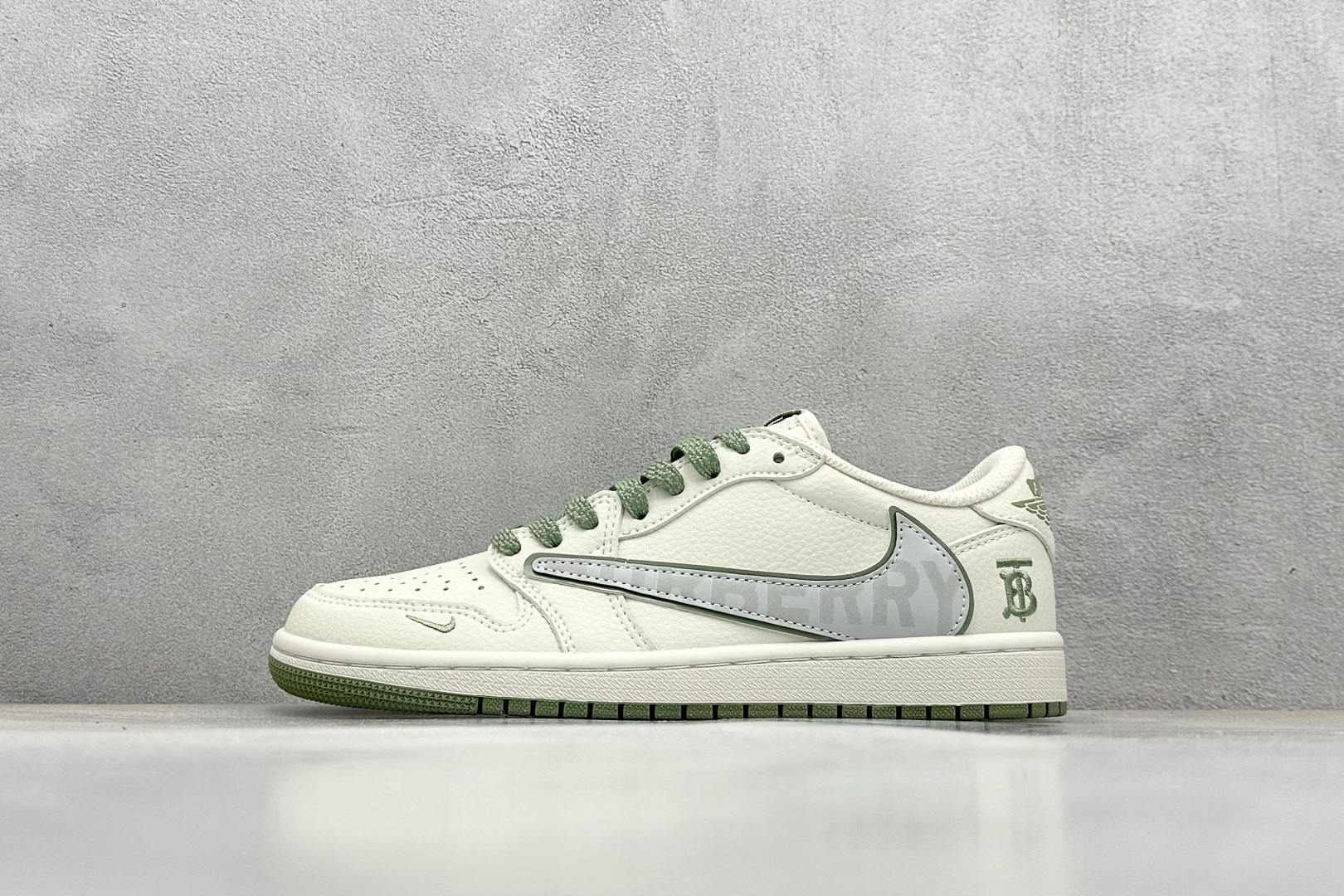 福利特价160💰 终端放店
XC版 Air Jordan 1 Low 联名
高端定制 低帮 复古 减震 防滑 耐磨 篮球鞋  定制鞋盒 大厂纯原品质出货 超高清洁度 皮料切割干净无任何毛边 细节完美 

货号：DC2024-024
Size: 36 36.5 37.5 38 38.5 39 40 40.5 41 42 42.5 43 44 44.5 45
编码：27