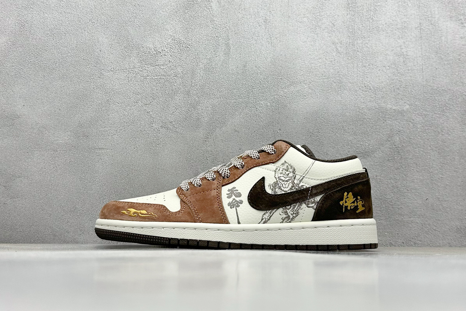 福利特价160💰 终端放店
XC版 Air Jordan 1 Low 联名
高端定制 低帮 复古 减震 防滑 耐磨 篮球鞋  定制鞋盒 大厂纯原品质出货 超高清洁度 皮料切割干净无任何毛边 细节完美 

货号：DC2024-024
Size: 36 36.5 37.5 38 38.5 39 40 40.5 41 42 42.5 43 44 44.5 45
编码：27