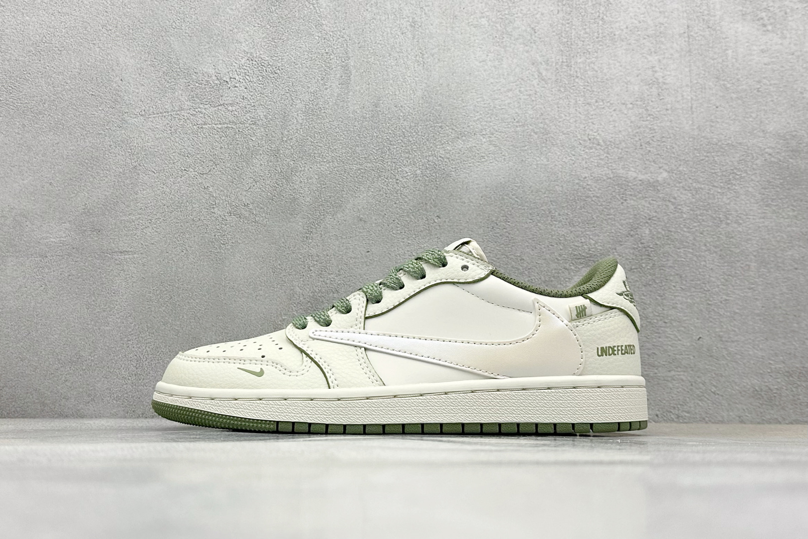 福利特价160💰 终端放店
XC版 Air Jordan 1 Low 联名
高端定制 低帮 复古 减震 防滑 耐磨 篮球鞋  定制鞋盒 大厂纯原品质出货 超高清洁度 皮料切割干净无任何毛边 细节完美 

货号：DC2024-024
Size: 36 36.5 37.5 38 38.5 39 40 40.5 41 42 42.5 43 44 44.5 45
编码：27
