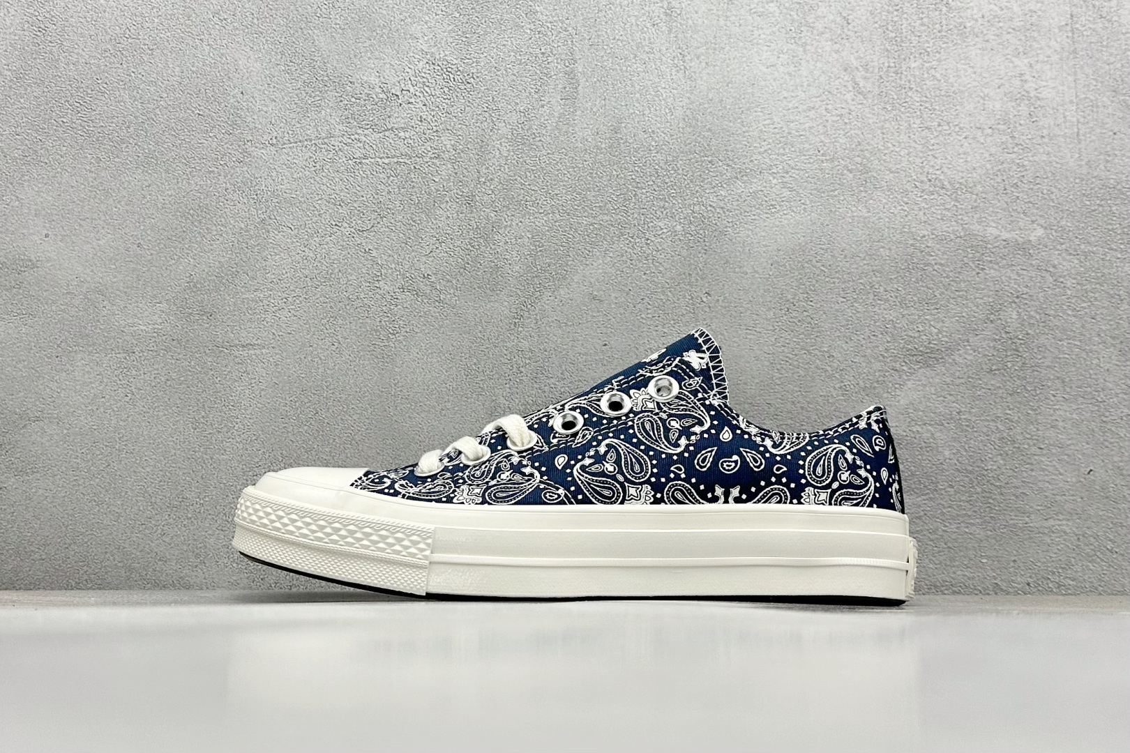  
Converse 1970s 腰果花系列
匡威新款 复古回潮 经典70s鞋型加持帆布鞋身 搭配腰果花