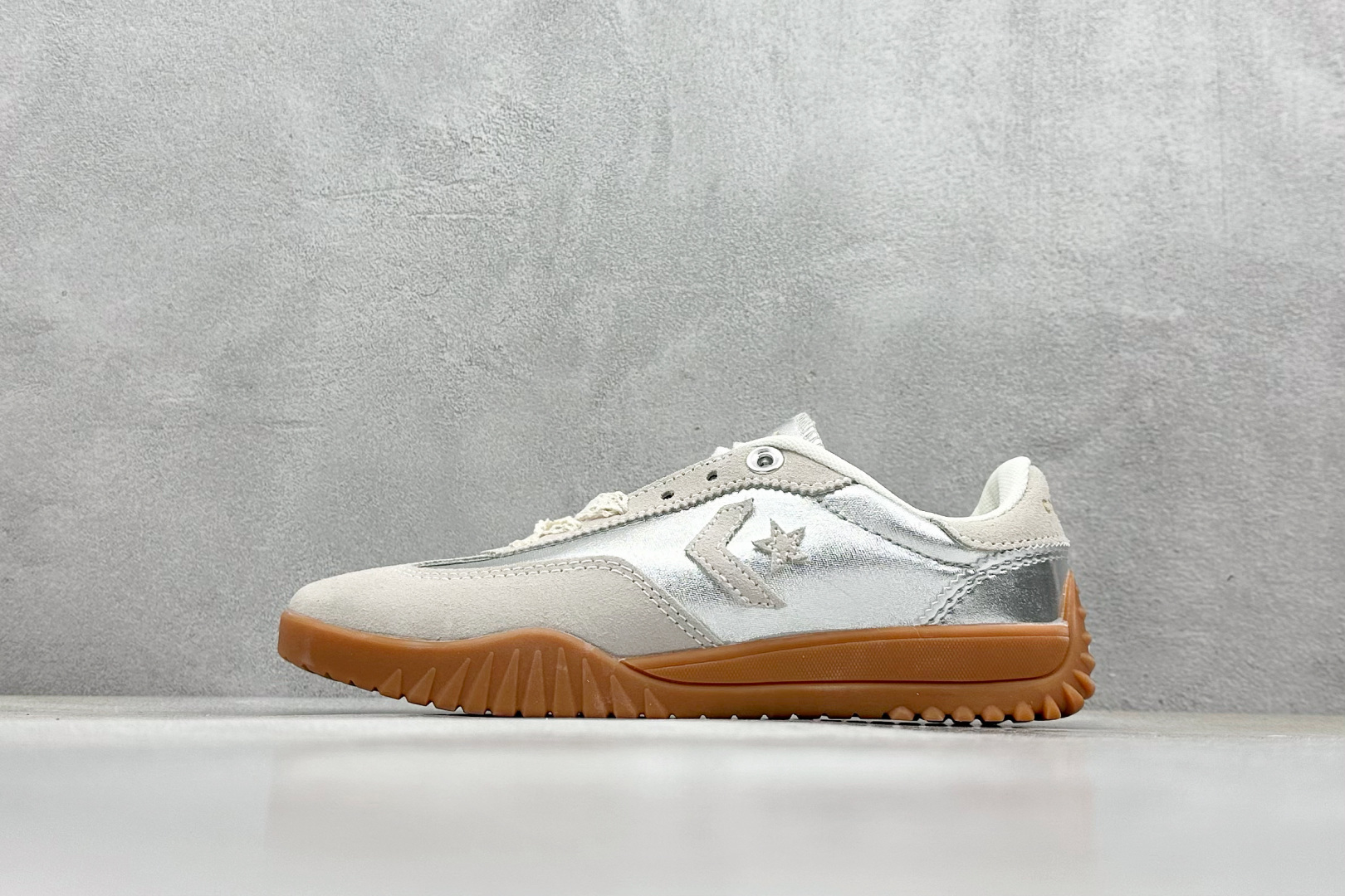  
Converse Run Star Trainer 未来银 
流星复古基础百搭休闲德训运动鞋 
匡威