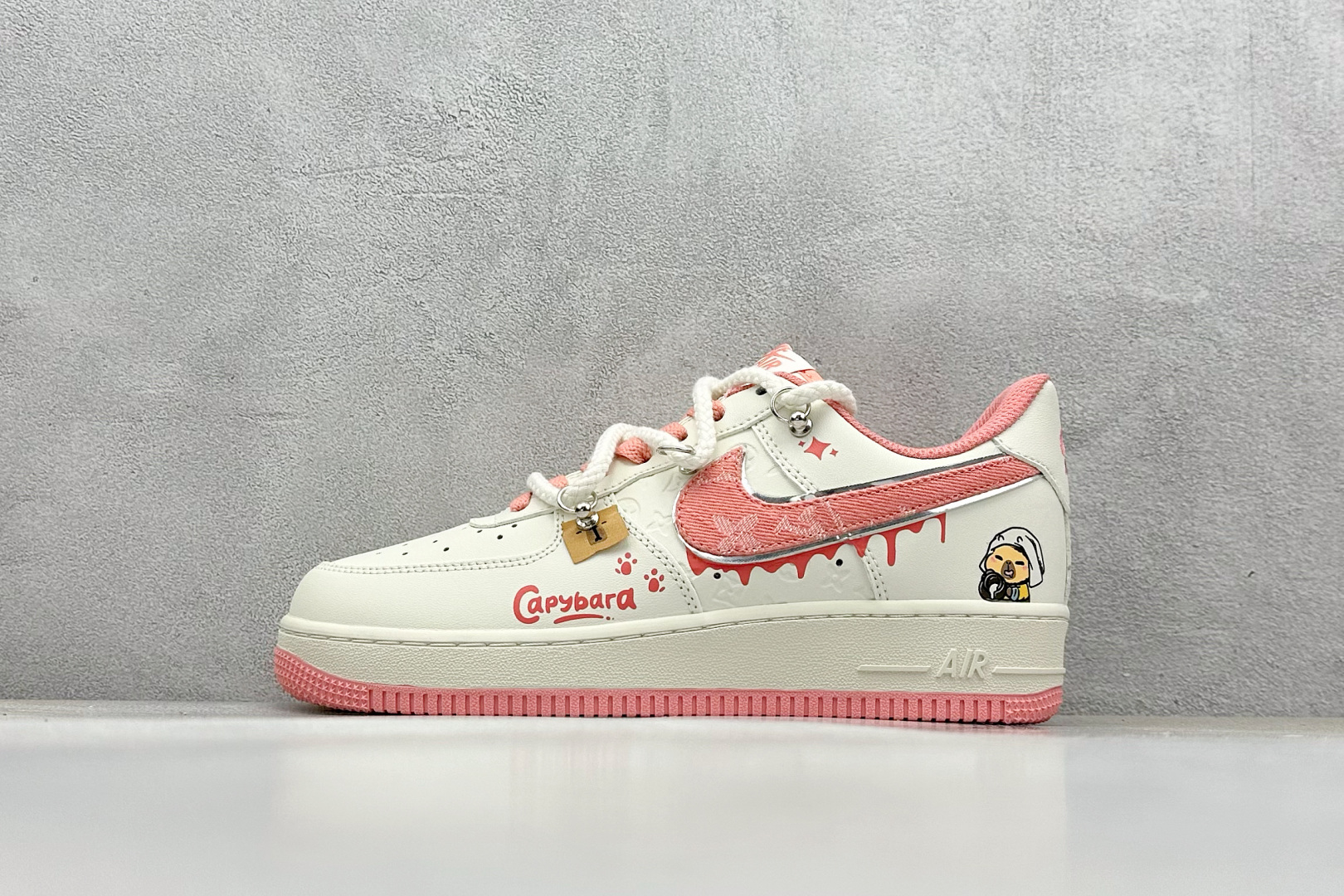  
Nike Air Force 1 Low 07 白粉麻绳绑带
原楦头原纸板 打造纯正低帮空军版型
专