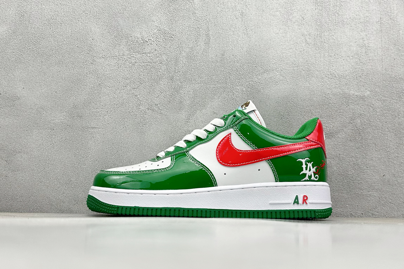  
S版 Air Force 1 '07 Low 
原楦头原纸板 打造纯正空军版型
#专注外贸渠道 全掌