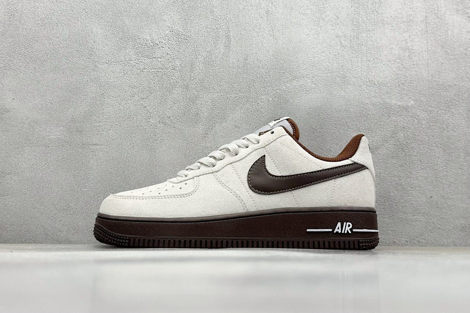  
S版 Air Force 1 '07 Low 
原楦头原纸板 打造纯正空军版型
#专注外贸渠道 全掌