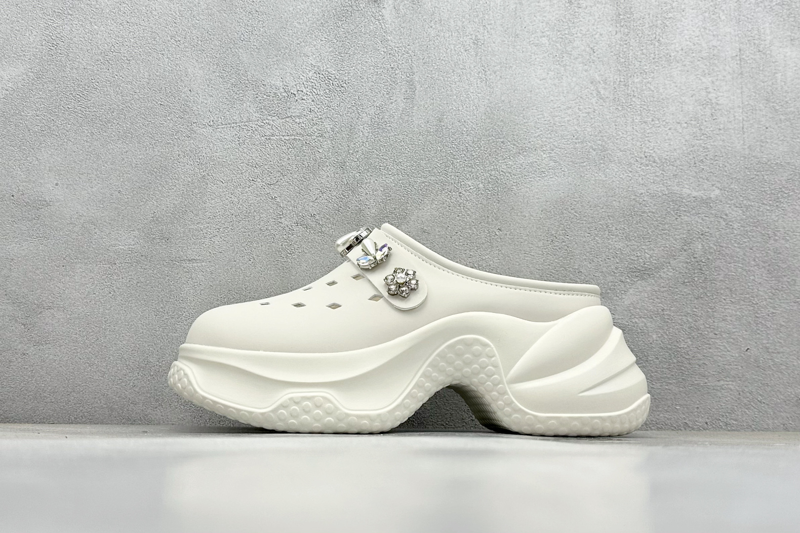  
GG-CC Chunky Low 
厚底增高拖鞋鞋 广东大厂出品
2024夏季透气网面增高凉鞋系列
