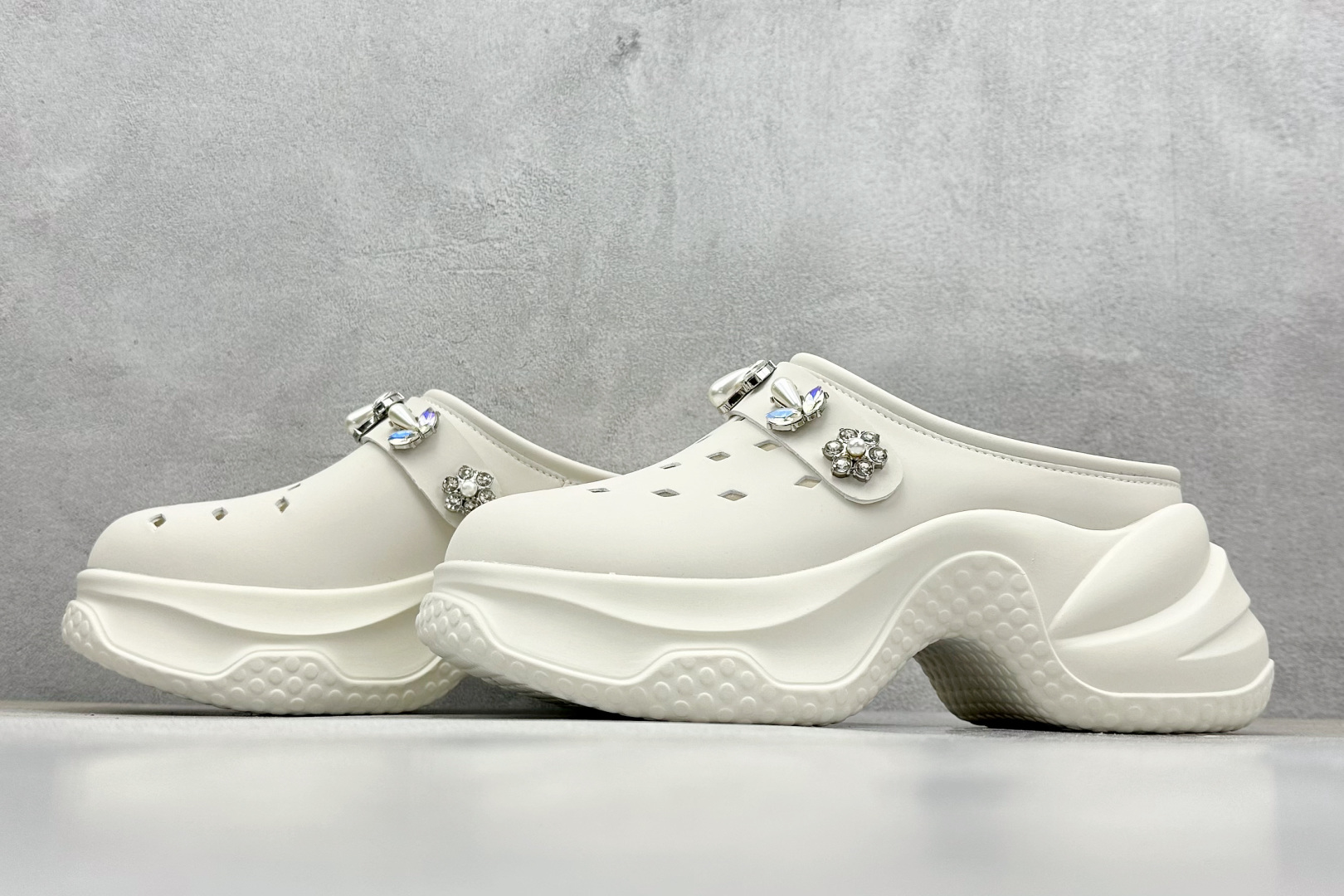  
GG-CC Chunky Low 
厚底增高拖鞋鞋 广东大厂出品
2024夏季透气网面增高凉鞋系列
