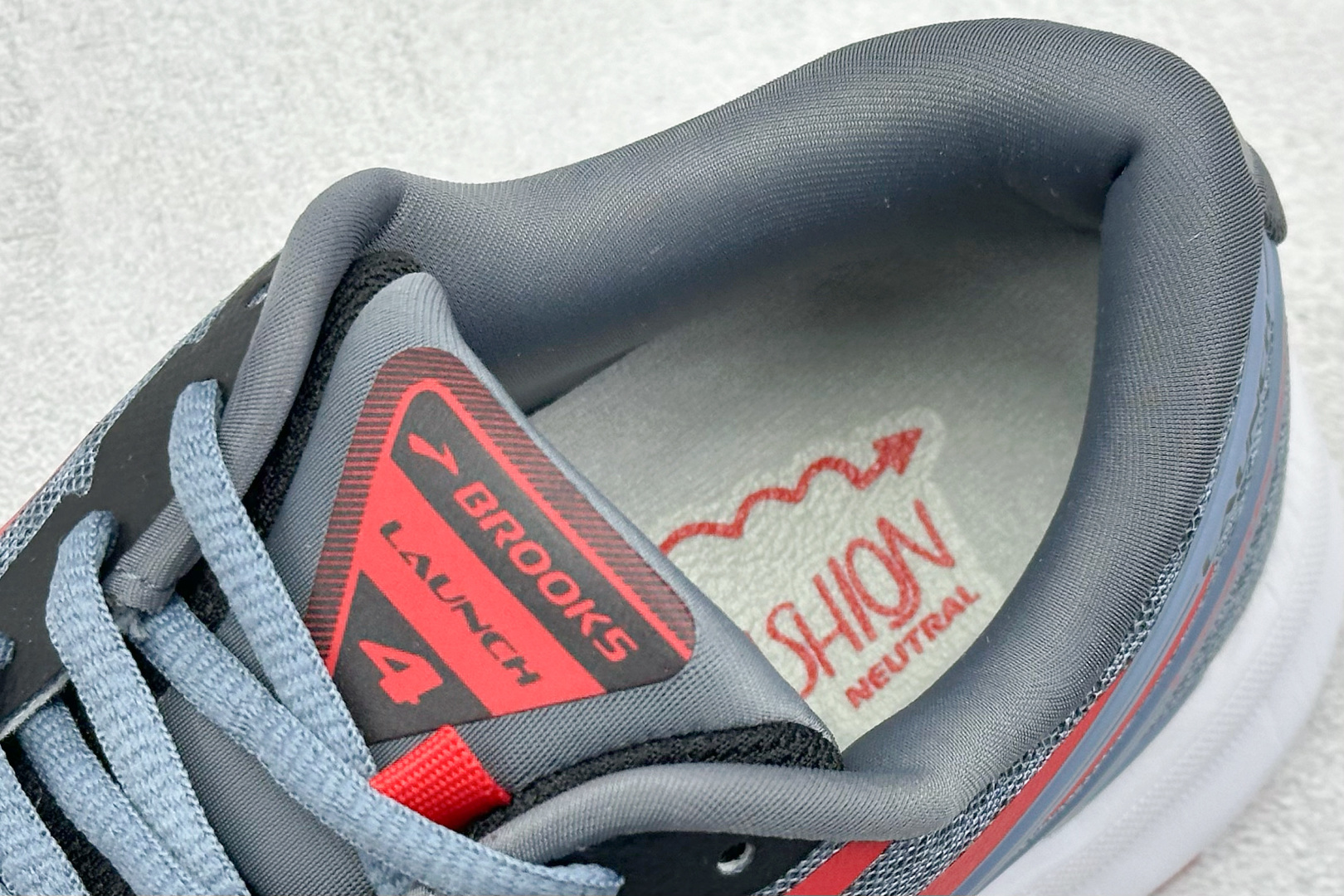  
Brooks Glycerin 19 布鲁克斯 男子缓震马拉松氮气慢跑鞋 

货号：B43
尺码：