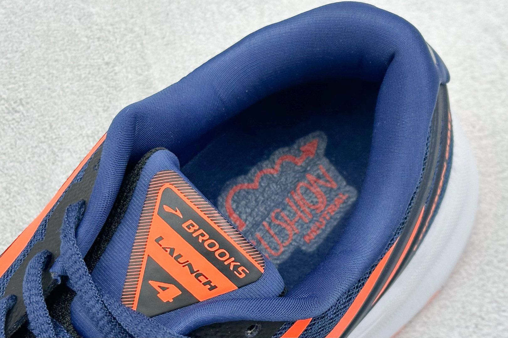  
Brooks Glycerin 19 布鲁克斯 男子缓震马拉松氮气慢跑鞋 

货号：B43
尺码：