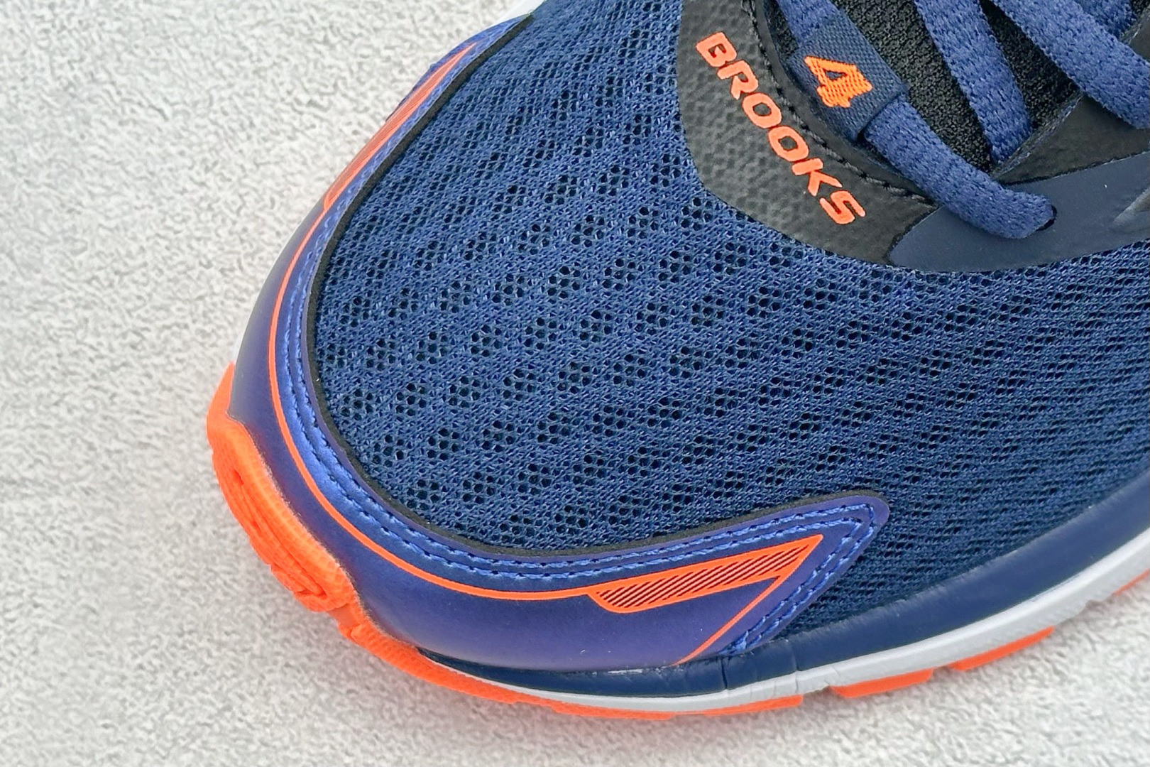  
Brooks Glycerin 19 布鲁克斯 男子缓震马拉松氮气慢跑鞋 

货号：B43
尺码：