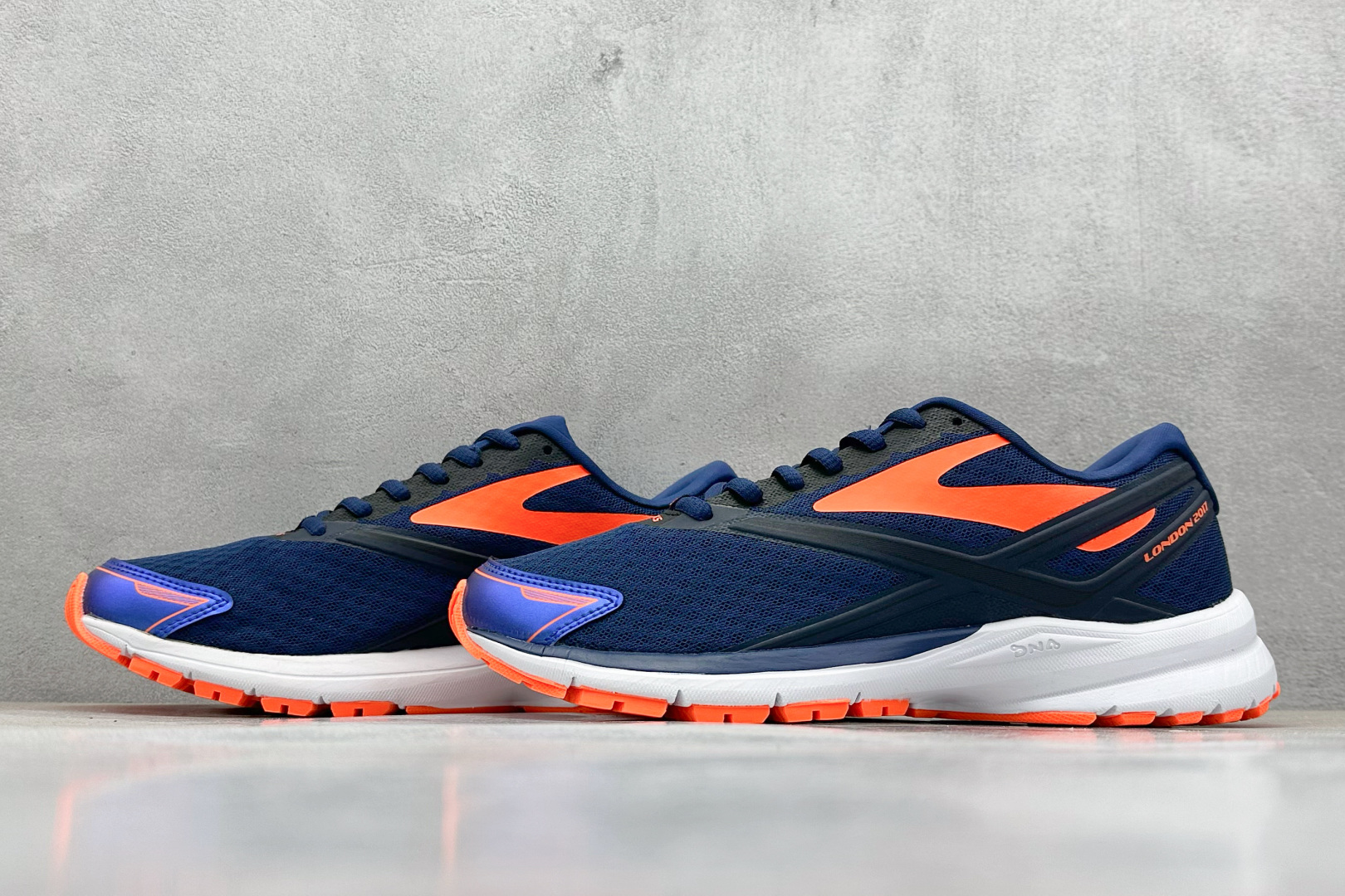  
Brooks Glycerin 19 布鲁克斯 男子缓震马拉松氮气慢跑鞋 

货号：B43
尺码：