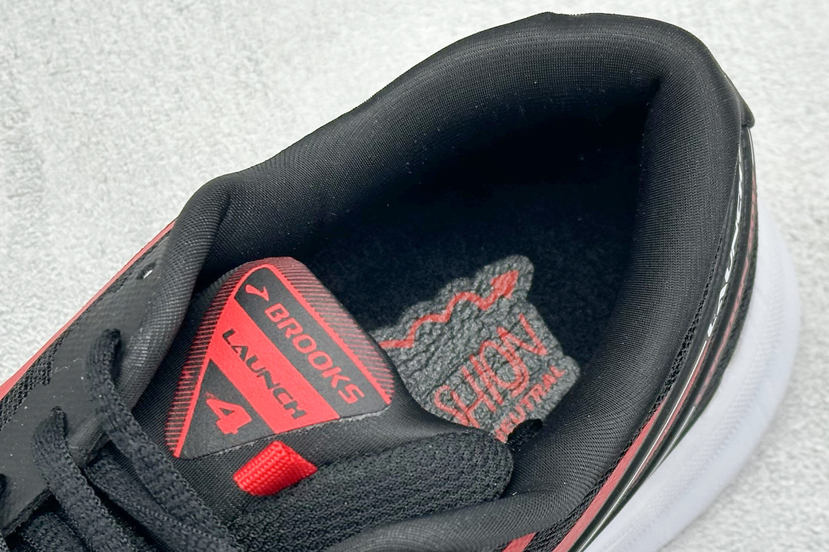  
Brooks Glycerin 19 布鲁克斯 男子缓震马拉松氮气慢跑鞋 

货号：B43
尺码：