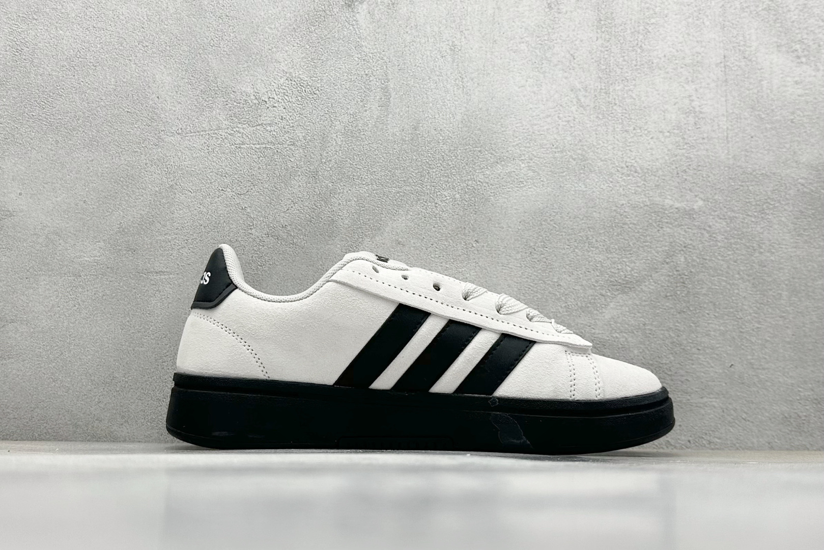  
Adidas GRAND COURT ALPHA 
复古潮流休闲面包鞋 原装纯原级
生生不息的经典之